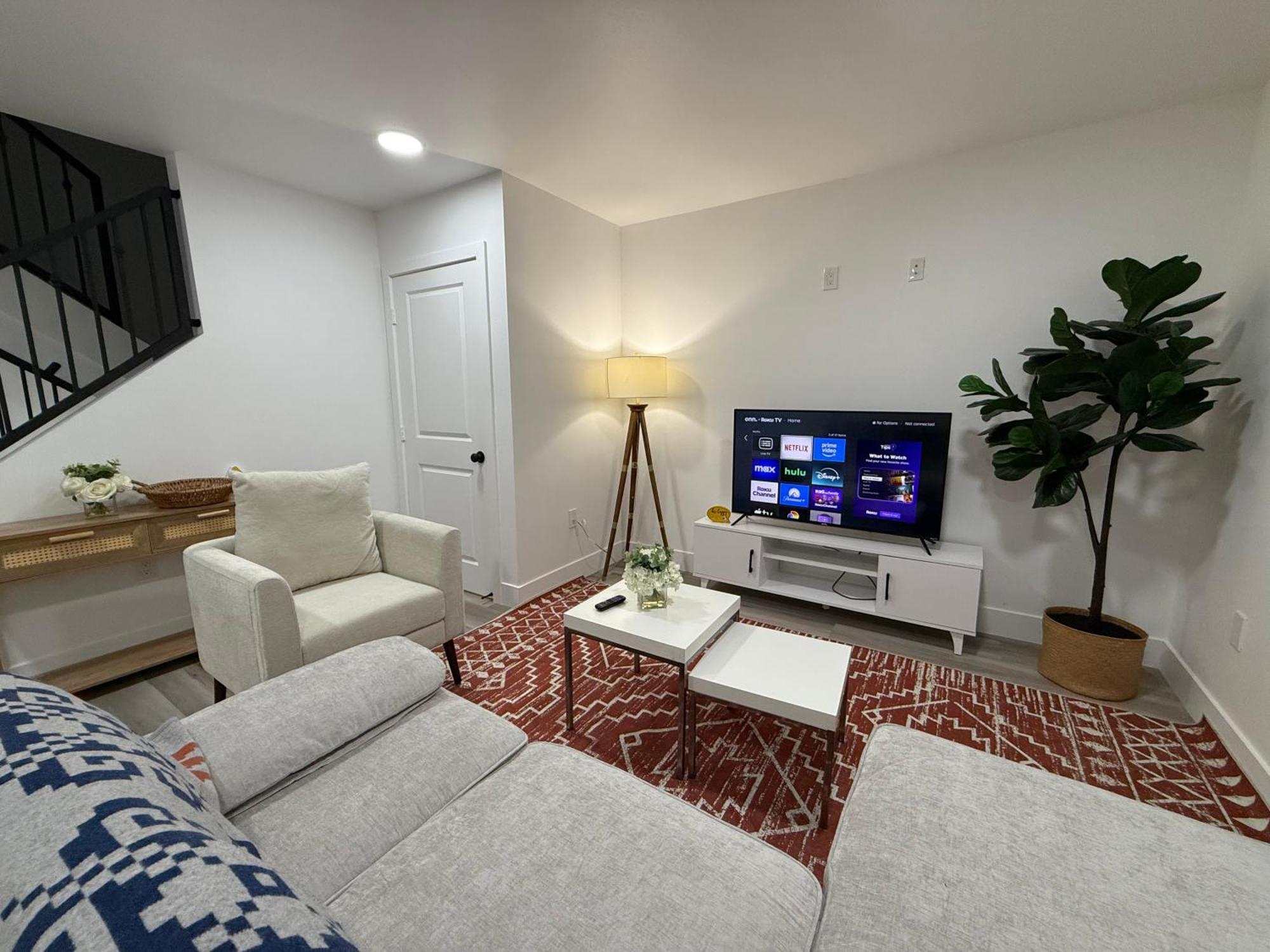 Gilmore One Apartment Los Angeles