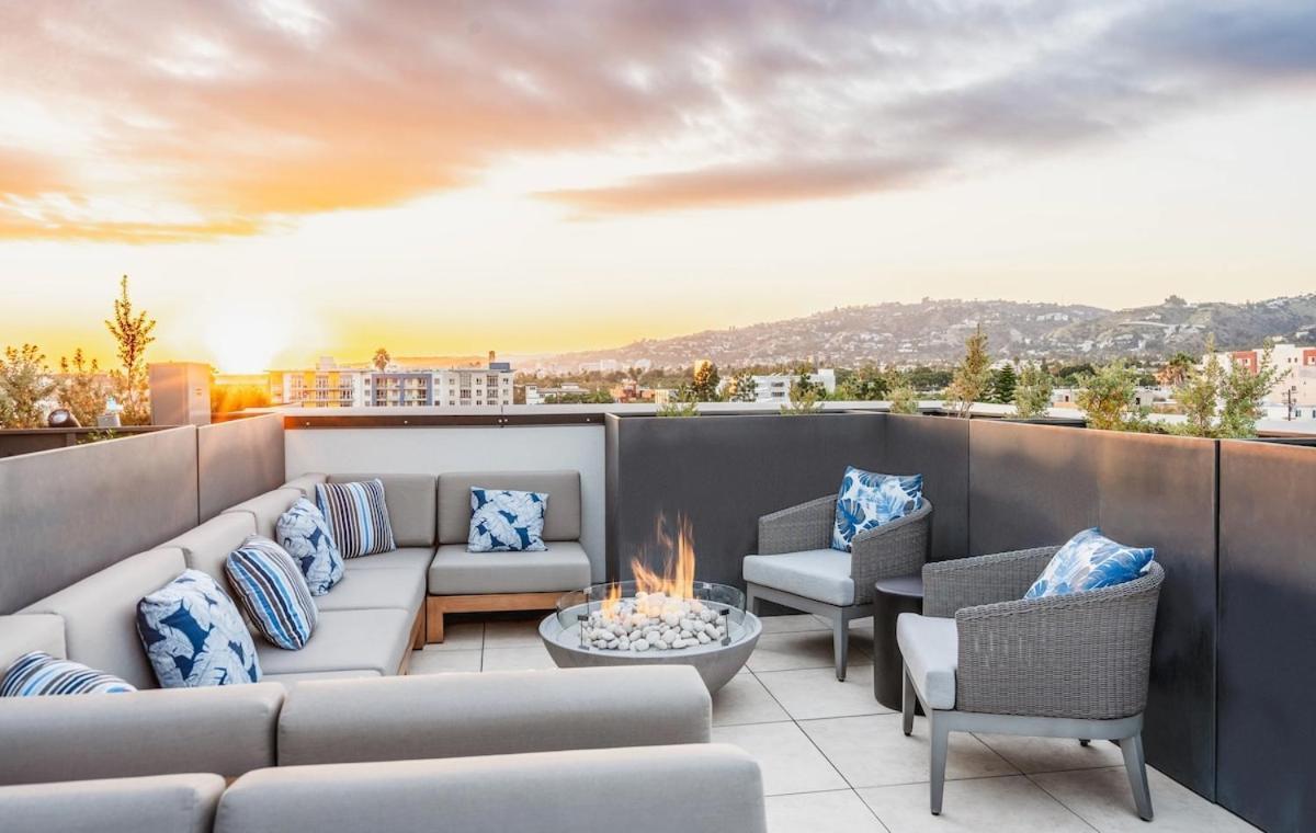 Spacious - Hollywood Pool, Parking, Sauna *