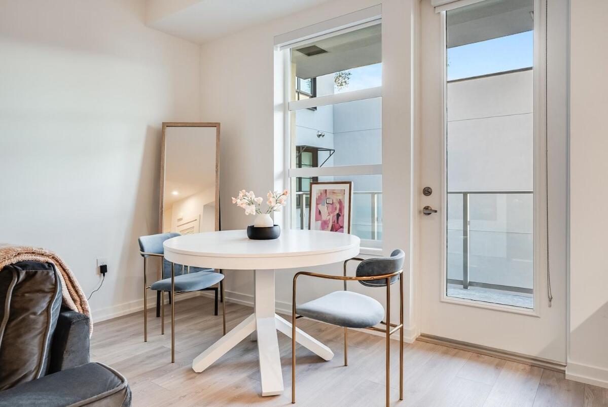 Spacious - Hollywood Pool, Parking, Sauna * Los Angeles