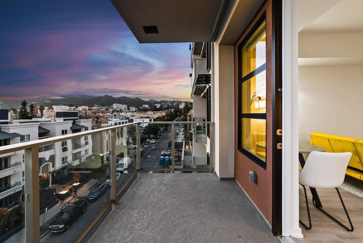 Spacious - Hollywood Pool, Parking, Sauna