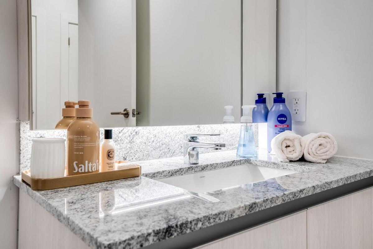 Spacious - Hollywood Pool, Parking, Sauna Apartment Los Angeles