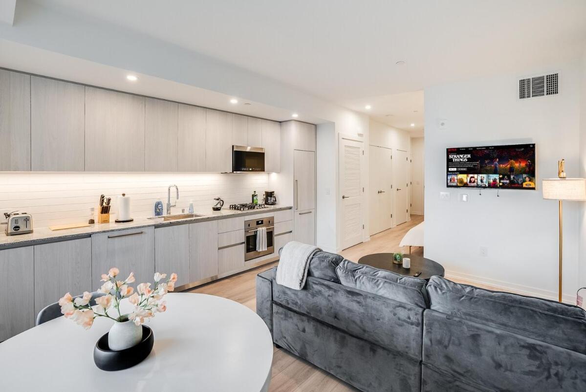 Apartment Spacious - Hollywood Pool, Parking, Sauna