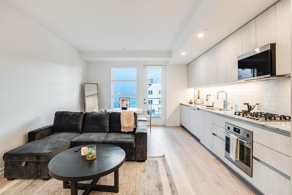Spacious - Hollywood Pool, Parking, Sauna * Los Angeles