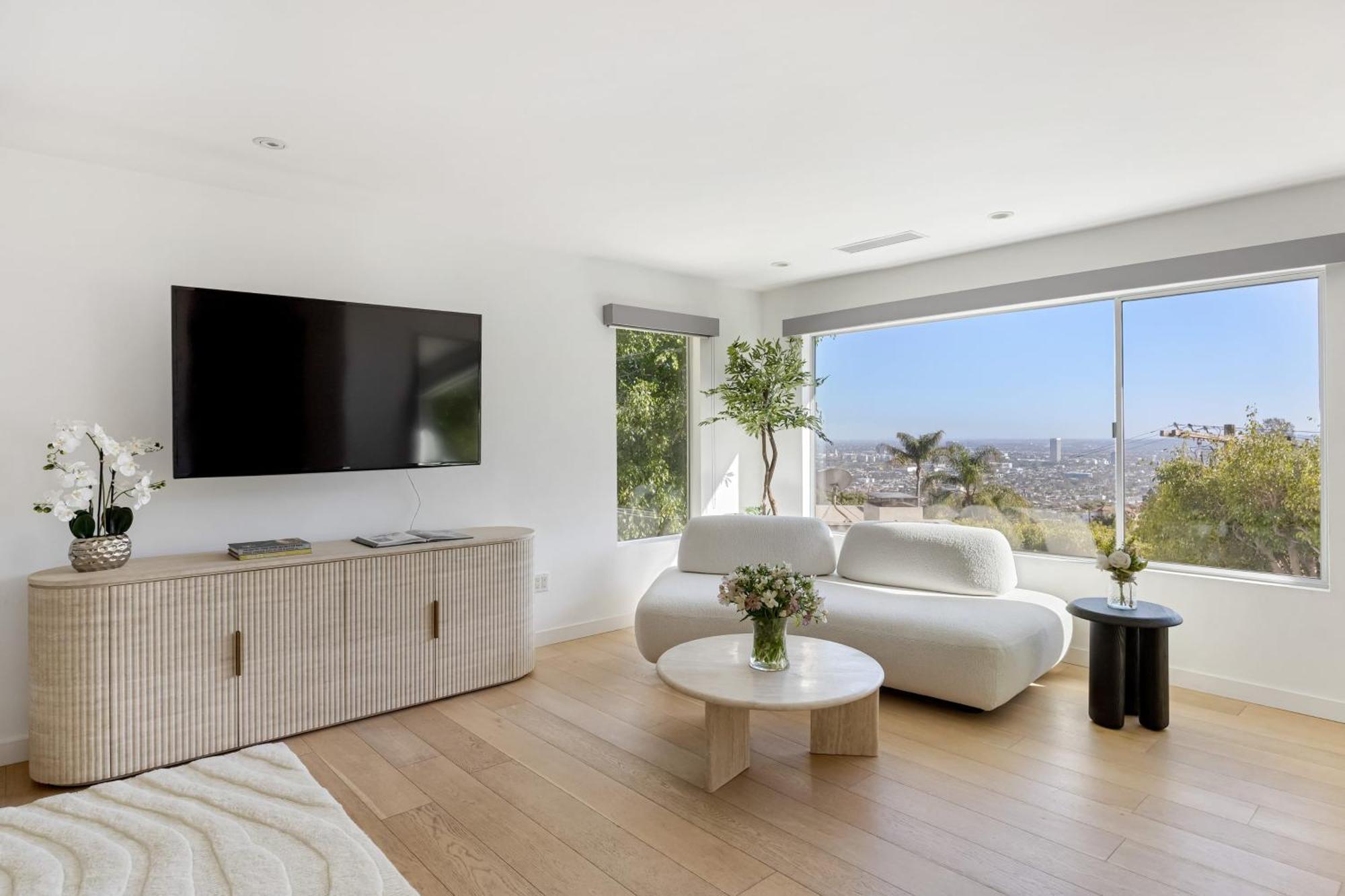 Luxury Hollywood Hills With Pool Outdoor Dining Iconic Views Skyline