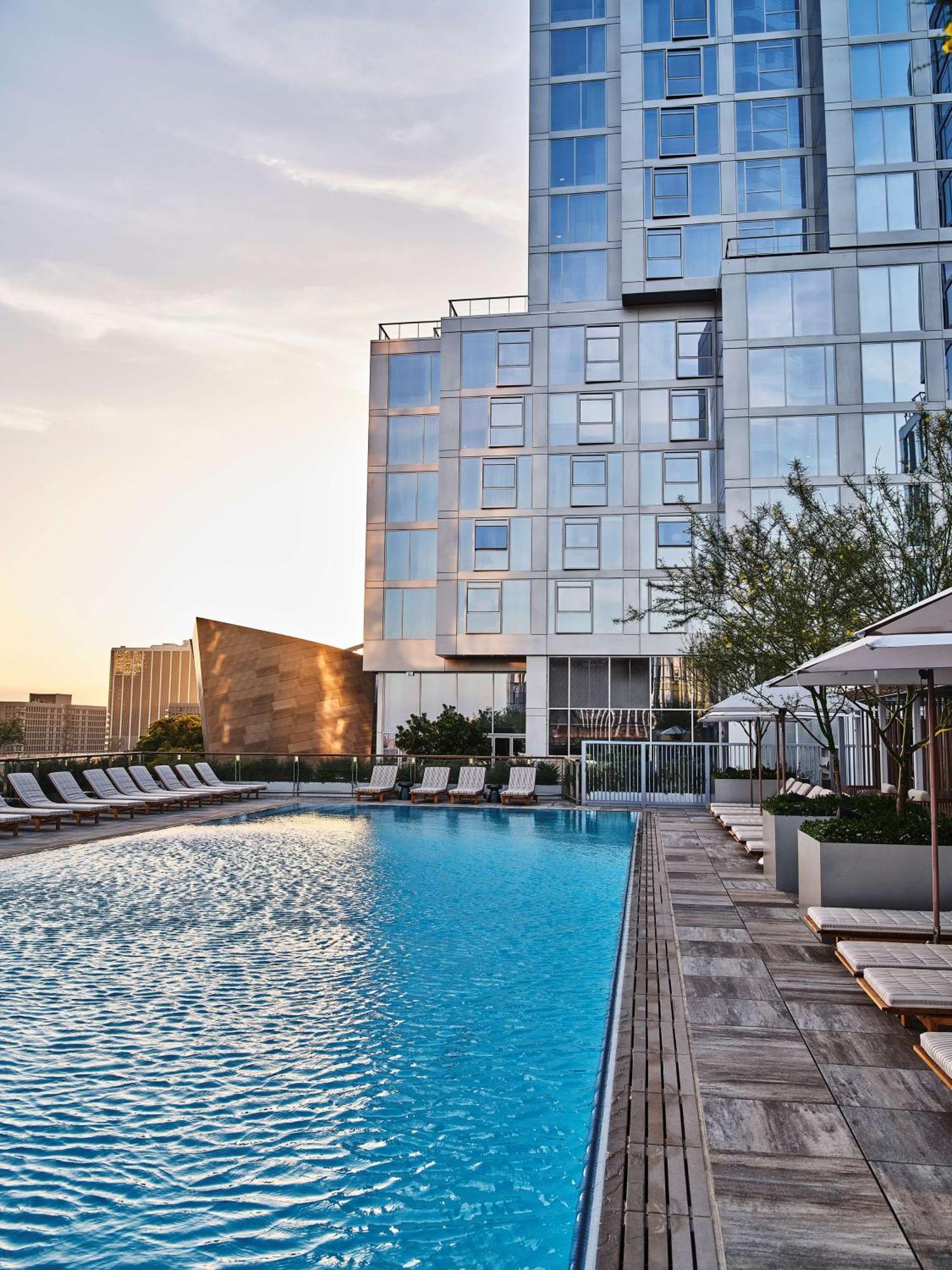 Conrad Angeles Hotel 5*
