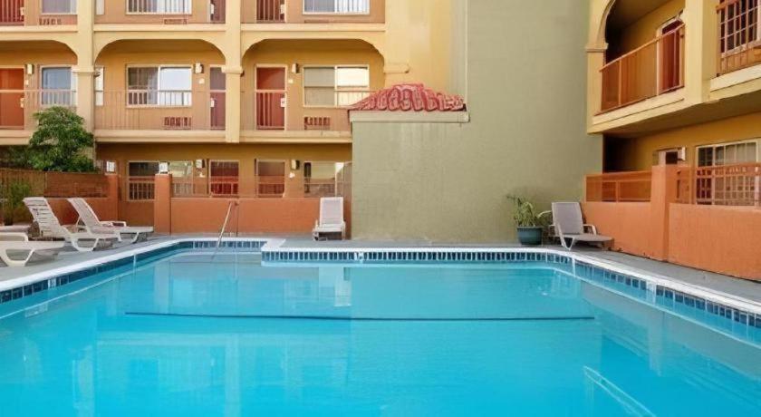 Solaire Angeles Hotel 2*