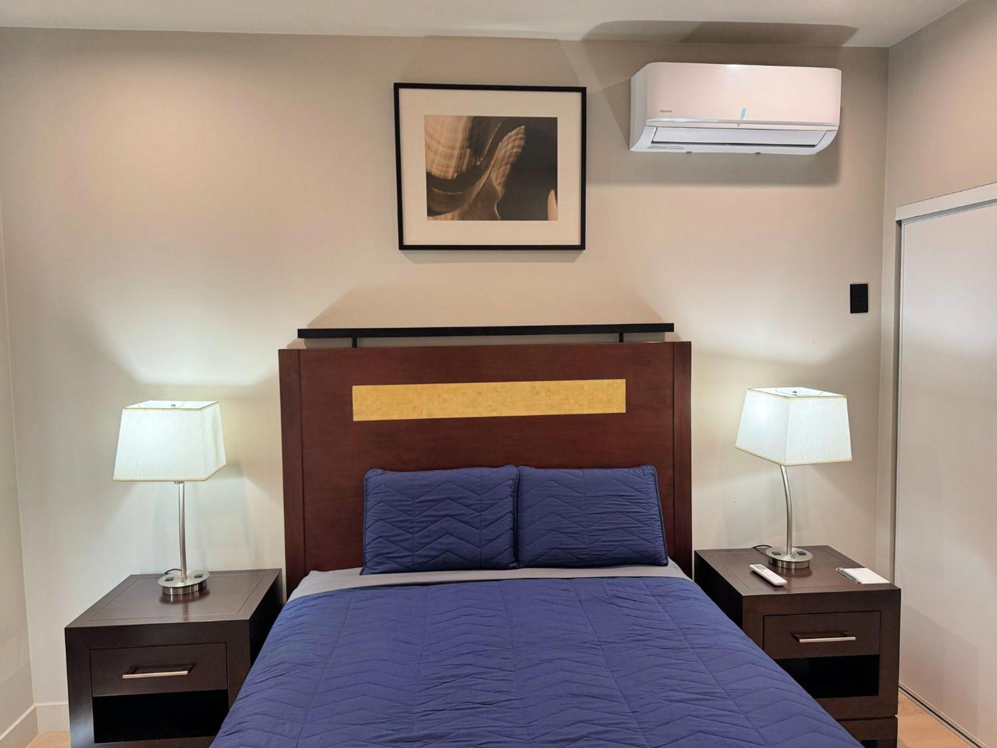Aparthotel Stylish Downtown Escape With Rooftop Views *
