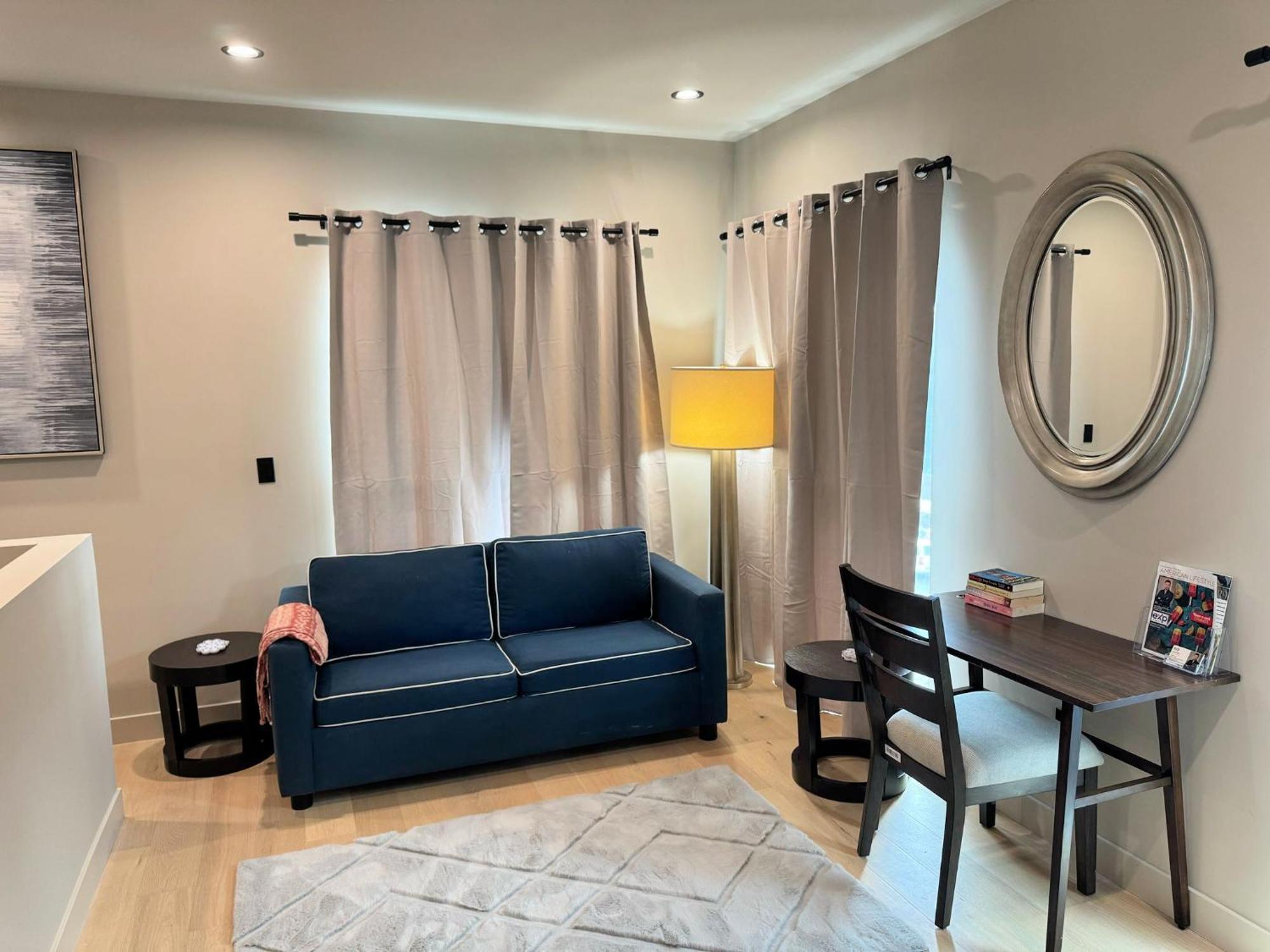 Stylish Downtown Escape With Rooftop Views Aparthotel *