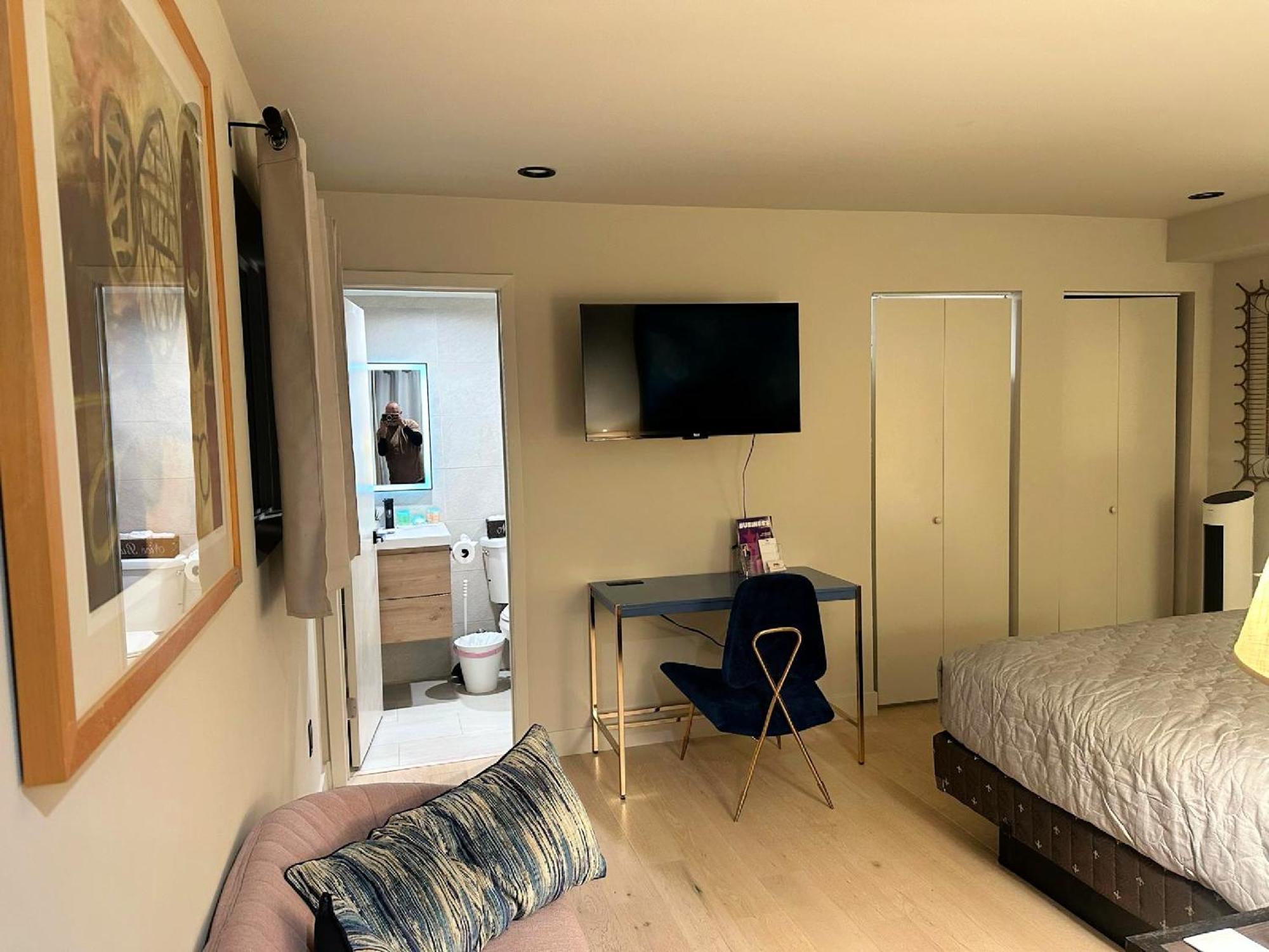 Aparthotel Stylish Downtown Escape With Rooftop Views *