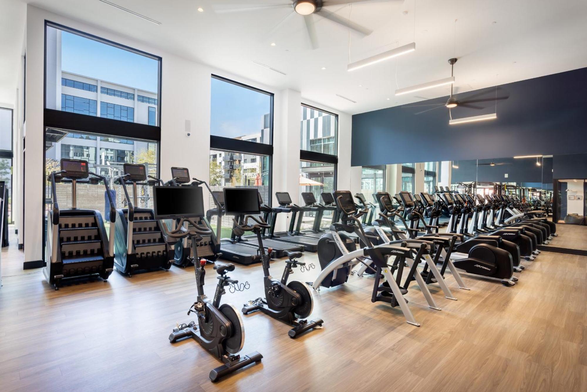 Heart Of North Hollywood 2 Bed Free Parking, Hot Tub, Pool, Gym * Los Angeles