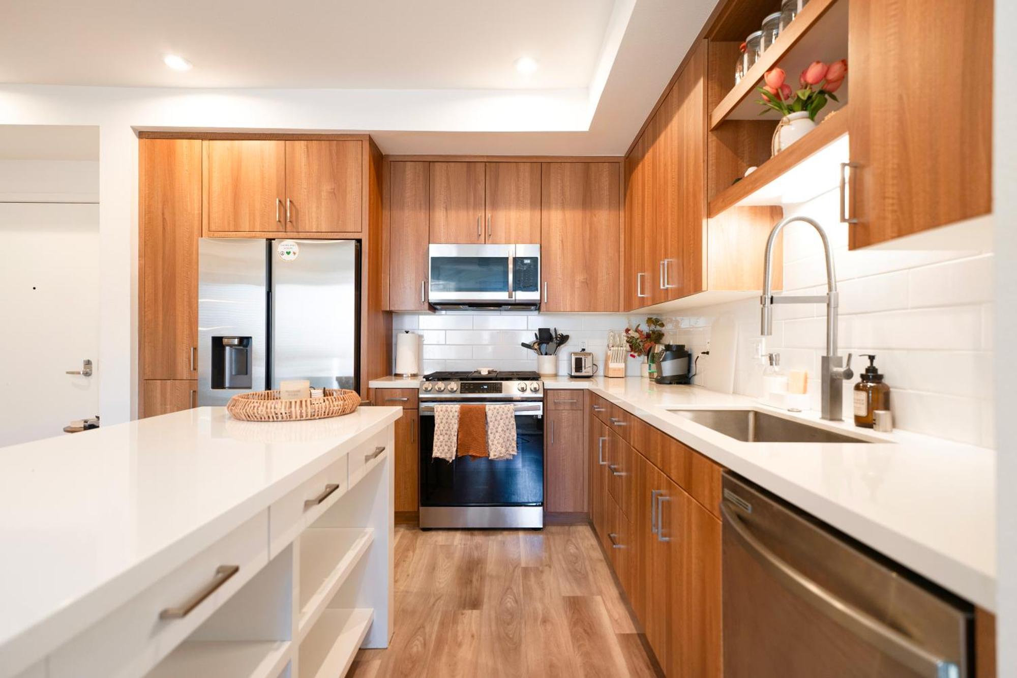 Heart Of North Hollywood 2 Bed Free Parking, Hot Tub, Pool, Gym Apartment Los Angeles