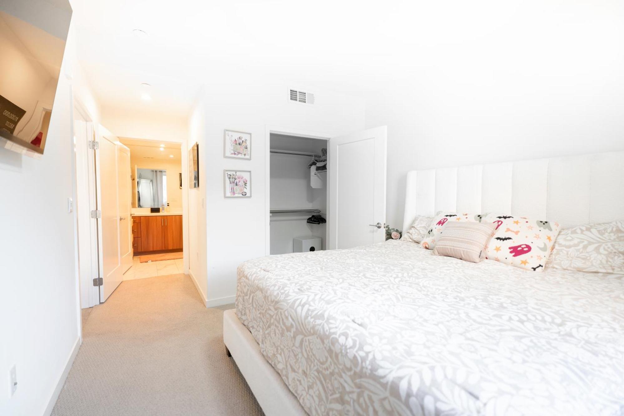 Apartment Heart Of North Hollywood 2 Bed Free Parking, Hot Tub, Pool, Gym