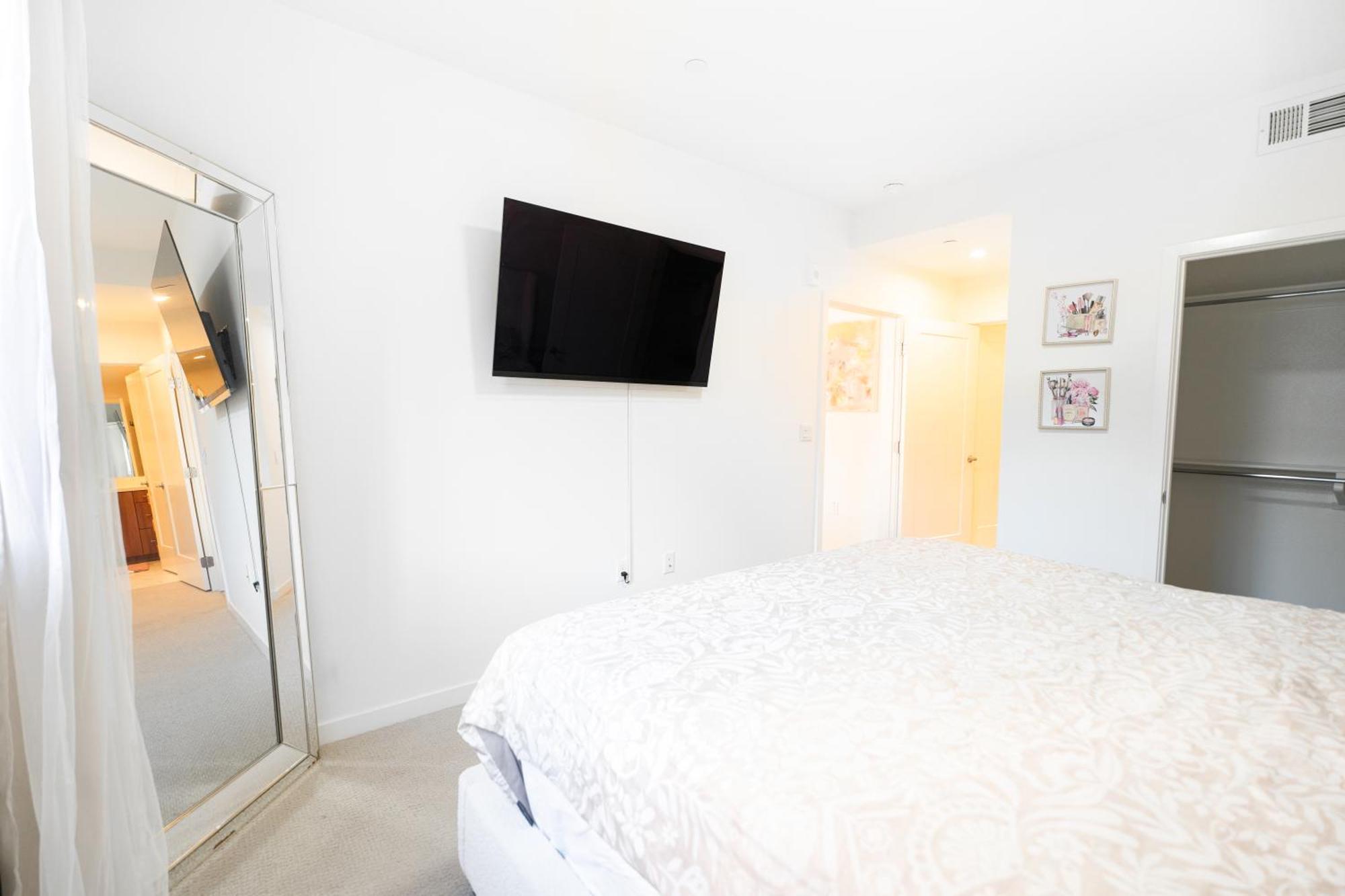 Heart Of North Hollywood 2 Bed Free Parking, Hot Tub, Pool, Gym *