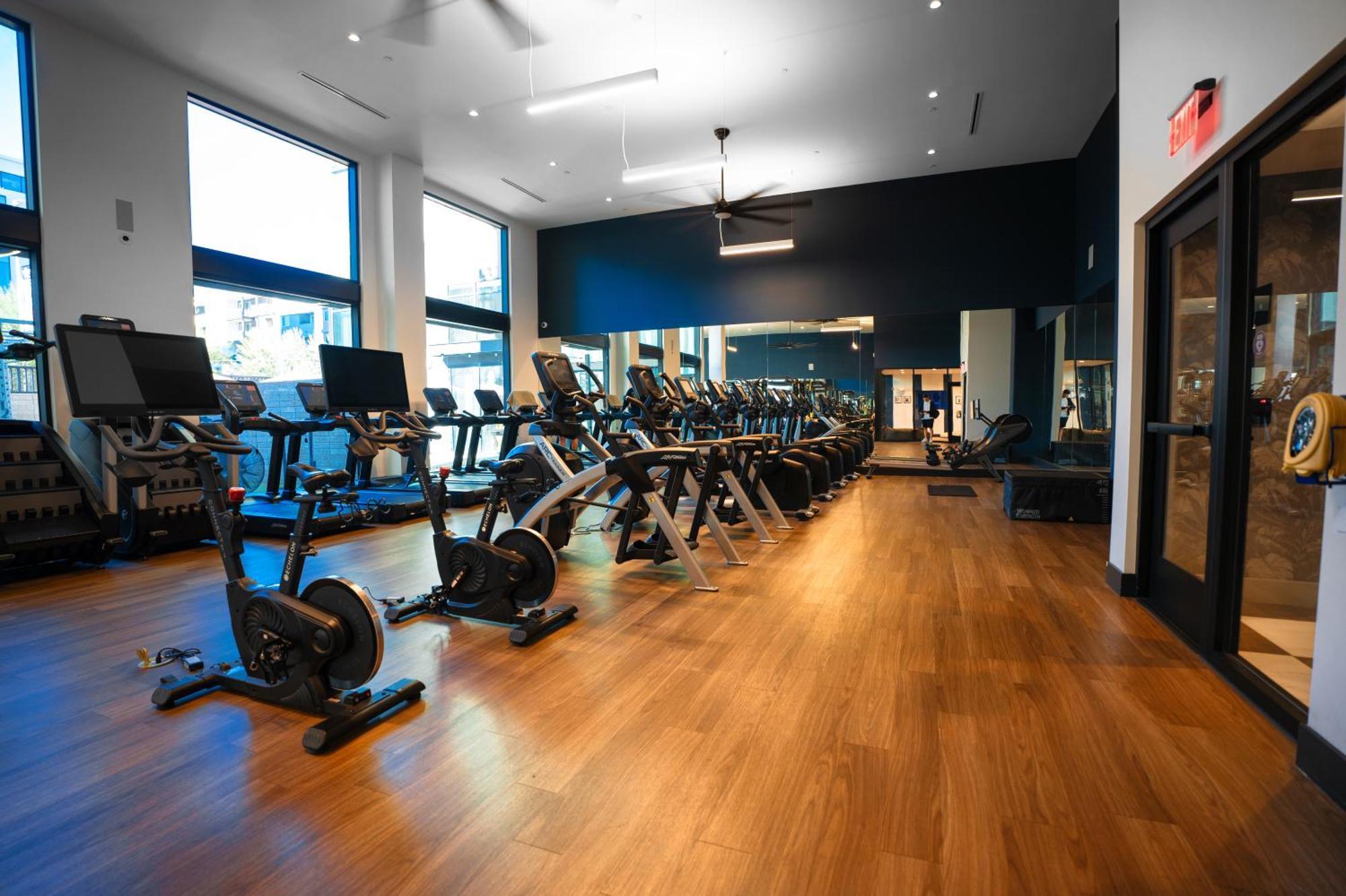 Heart Of North Hollywood 2 Bed Free Parking, Hot Tub, Pool, Gym * Los Angeles