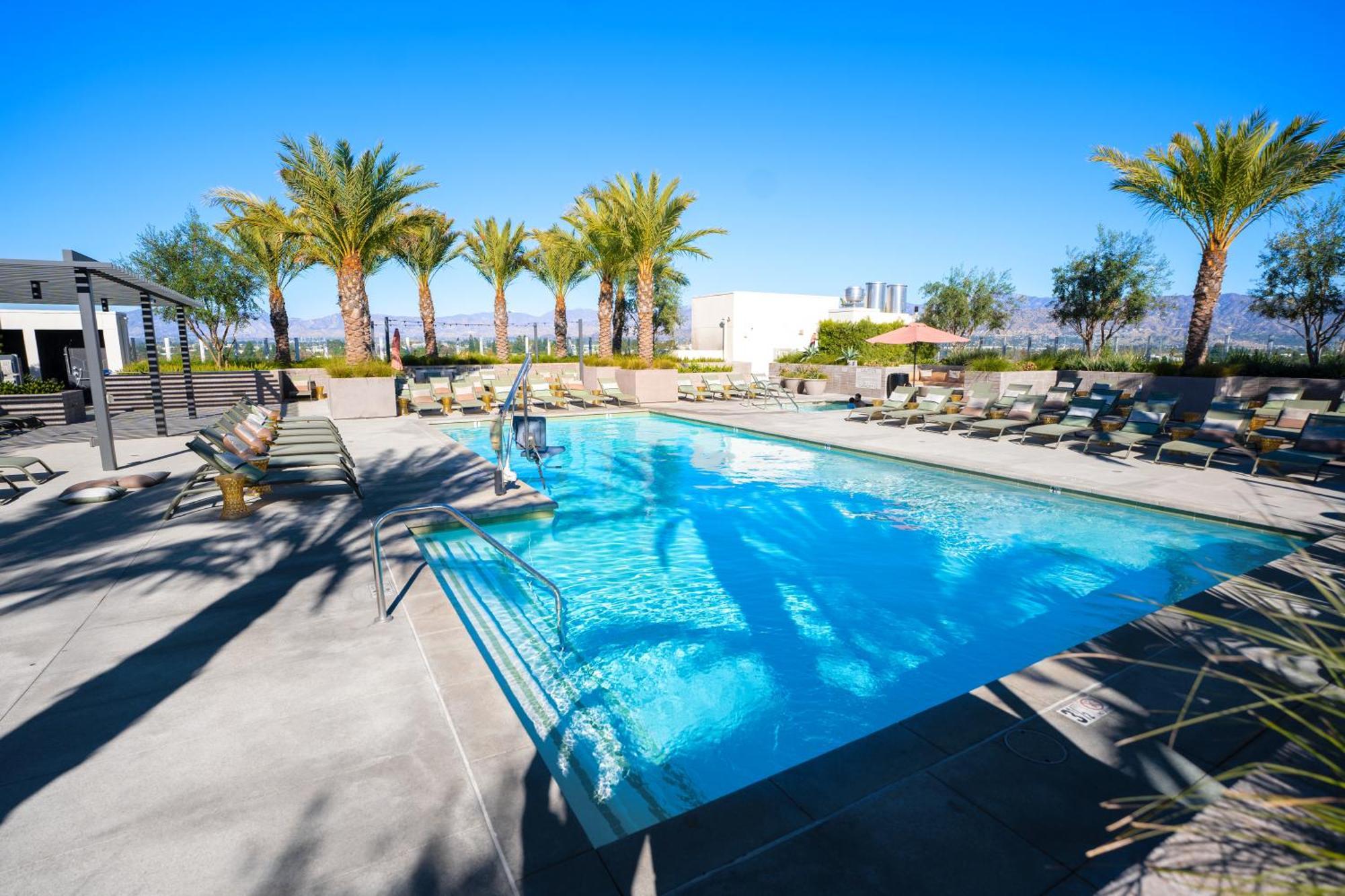 Apartment Heart Of North Hollywood 2 Bed Free Parking, Hot Tub, Pool, Gym