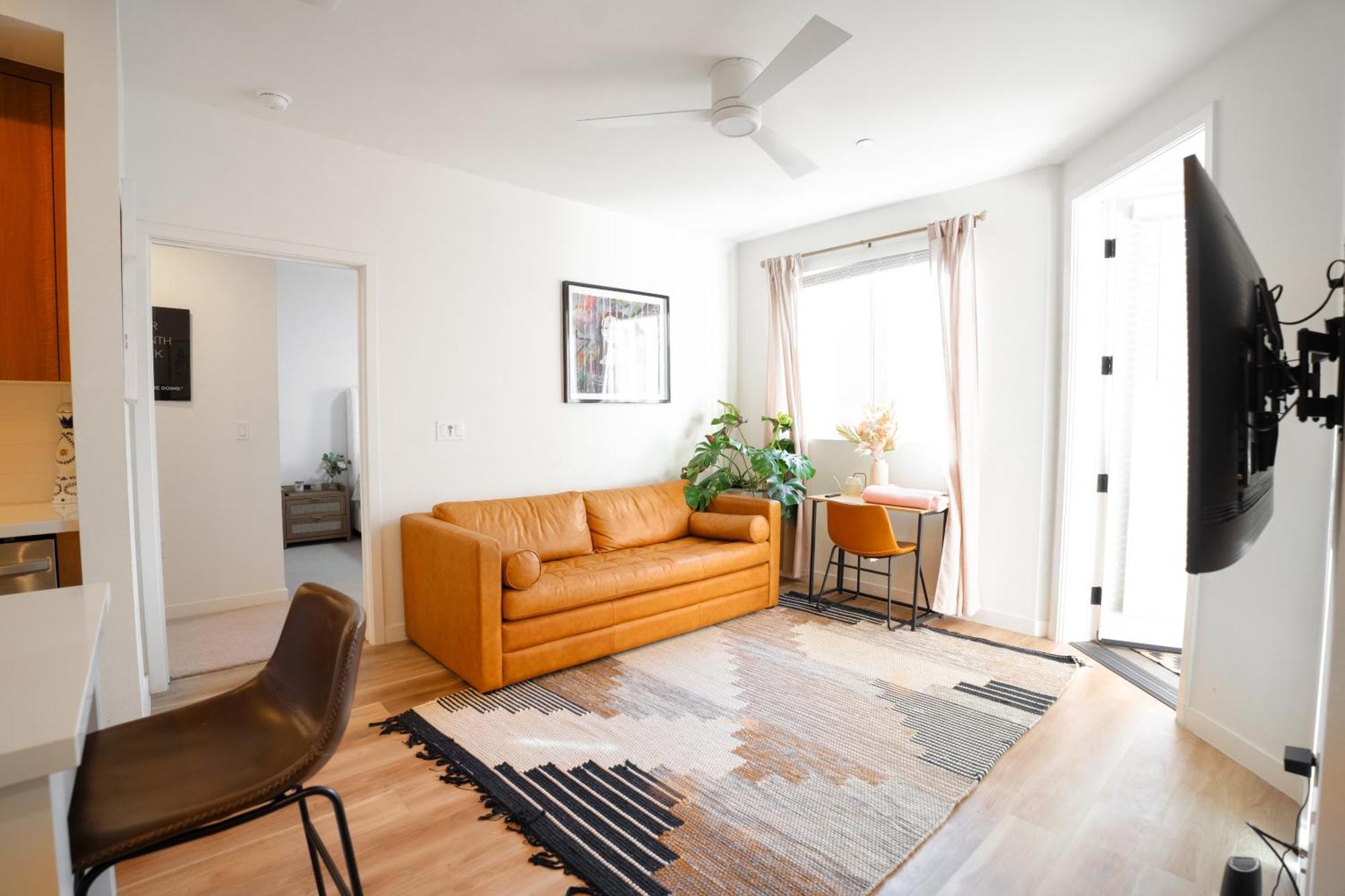 Heart Of North Hollywood 2 Bed Free Parking, Hot Tub, Pool, Gym *