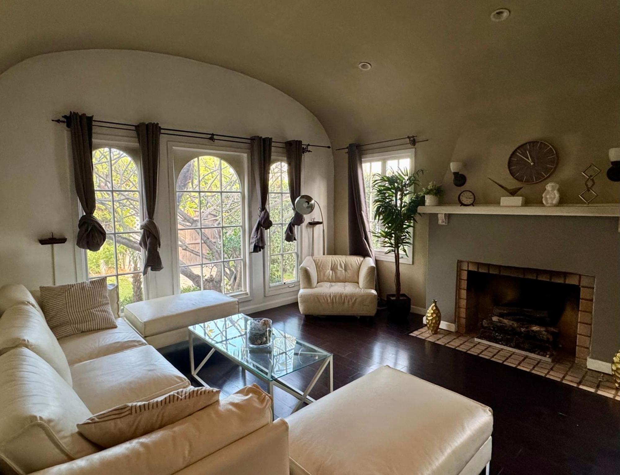 Spanish In West Hollywood Guest house Los Angeles