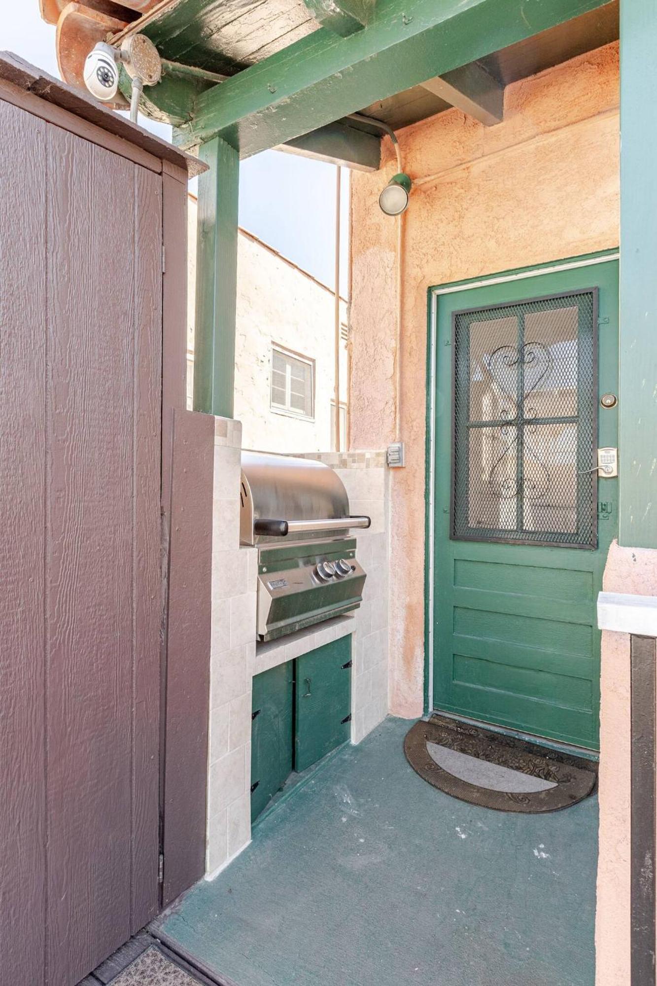 Villa A Quiet Place Near The Bustling Area Of Hollywood *