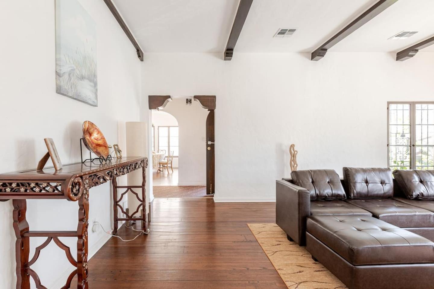 Villa A Quiet Place Near The Bustling Area Of Hollywood