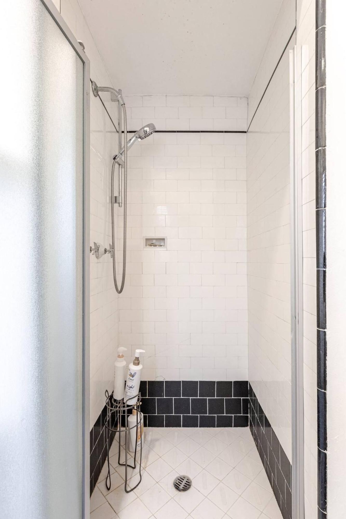 A Quiet Place Near The Bustling Area Of Hollywood *