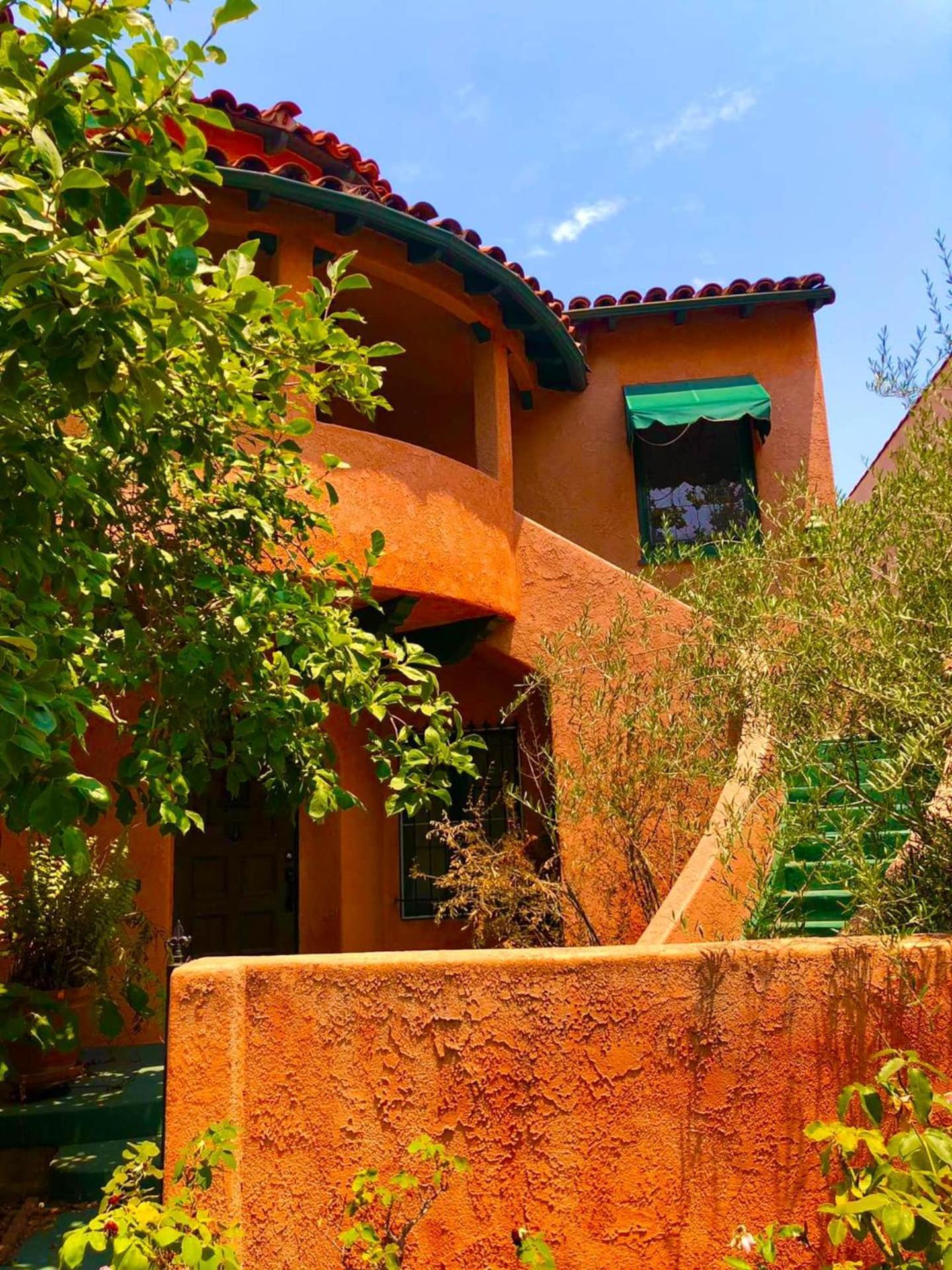 A Quiet Place Near The Bustling Area Of Hollywood * Los Angeles
