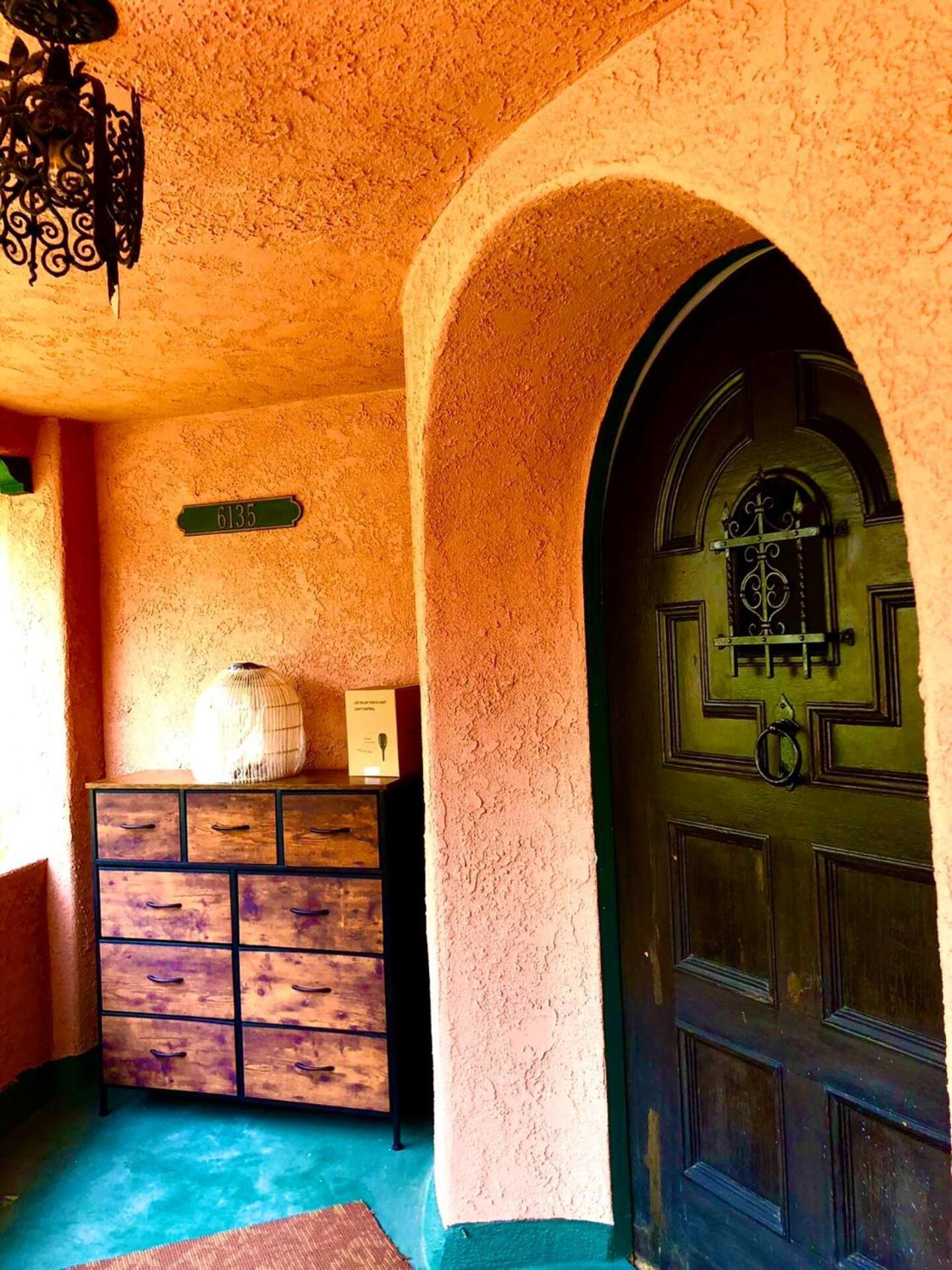 Villa A Quiet Place Near The Bustling Area Of Hollywood