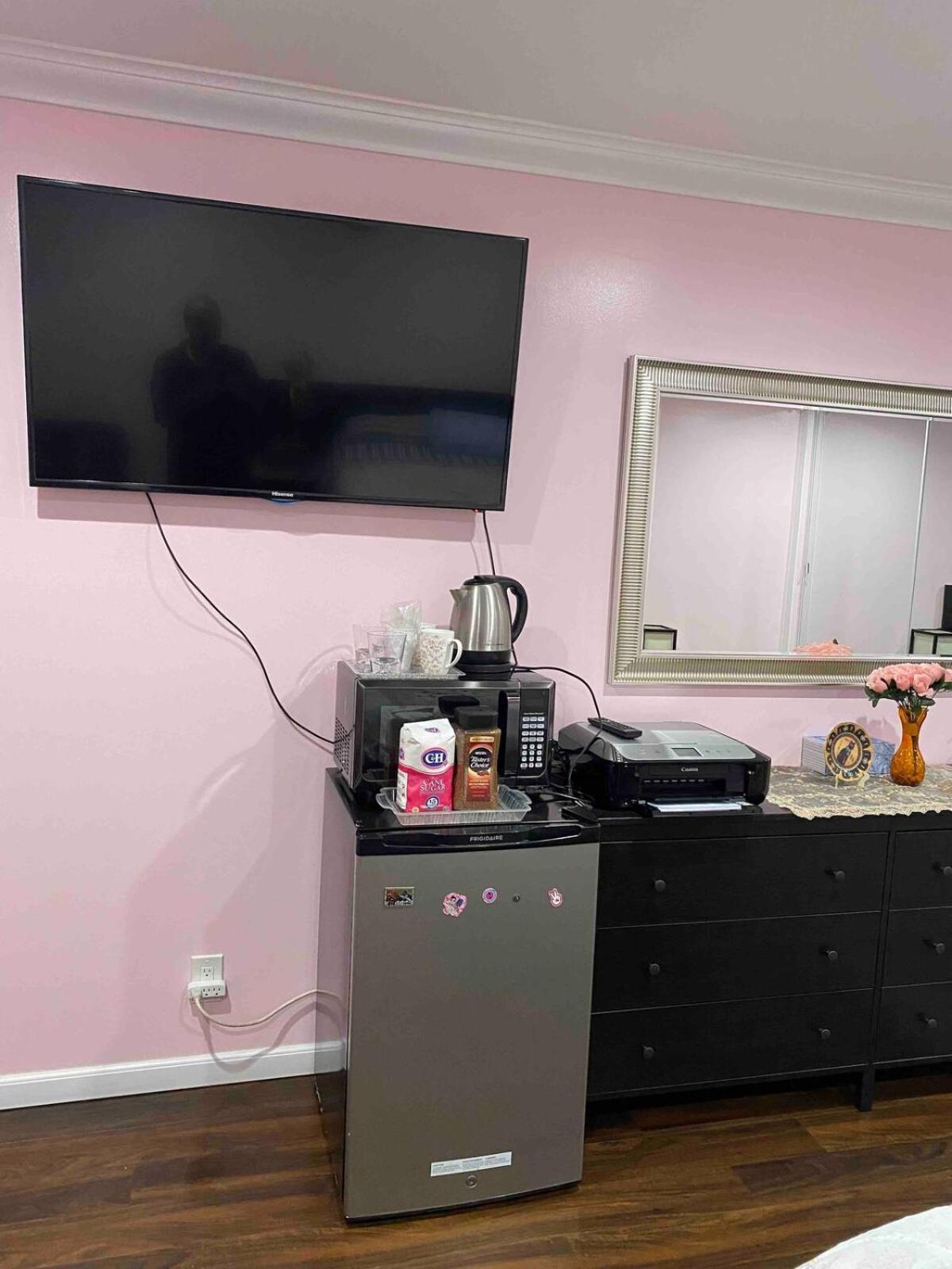 Pool Front Romantic Getaway Withprivate Entry Apartment Los Angeles