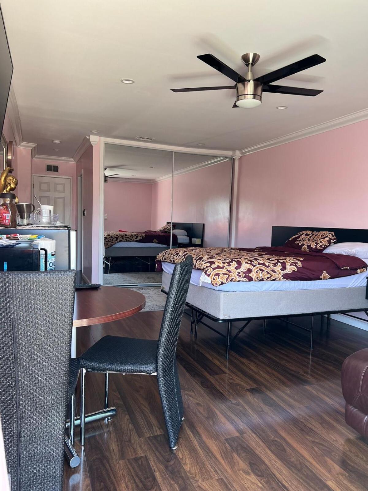 Apartment Pool Front Romantic Getaway Withprivate Entry Los Angeles