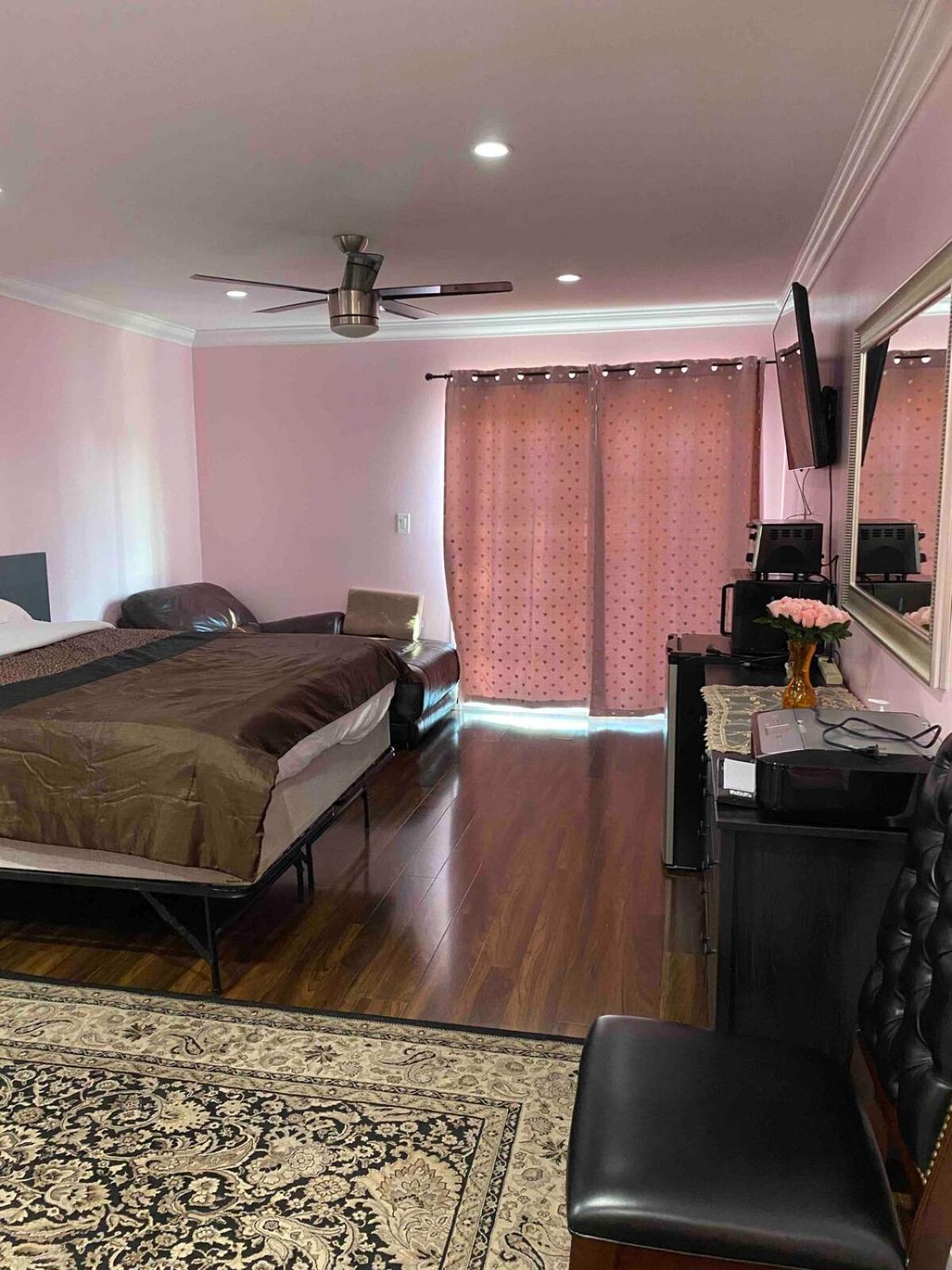 Apartment Pool Front Romantic Getaway Withprivate Entry Los Angeles