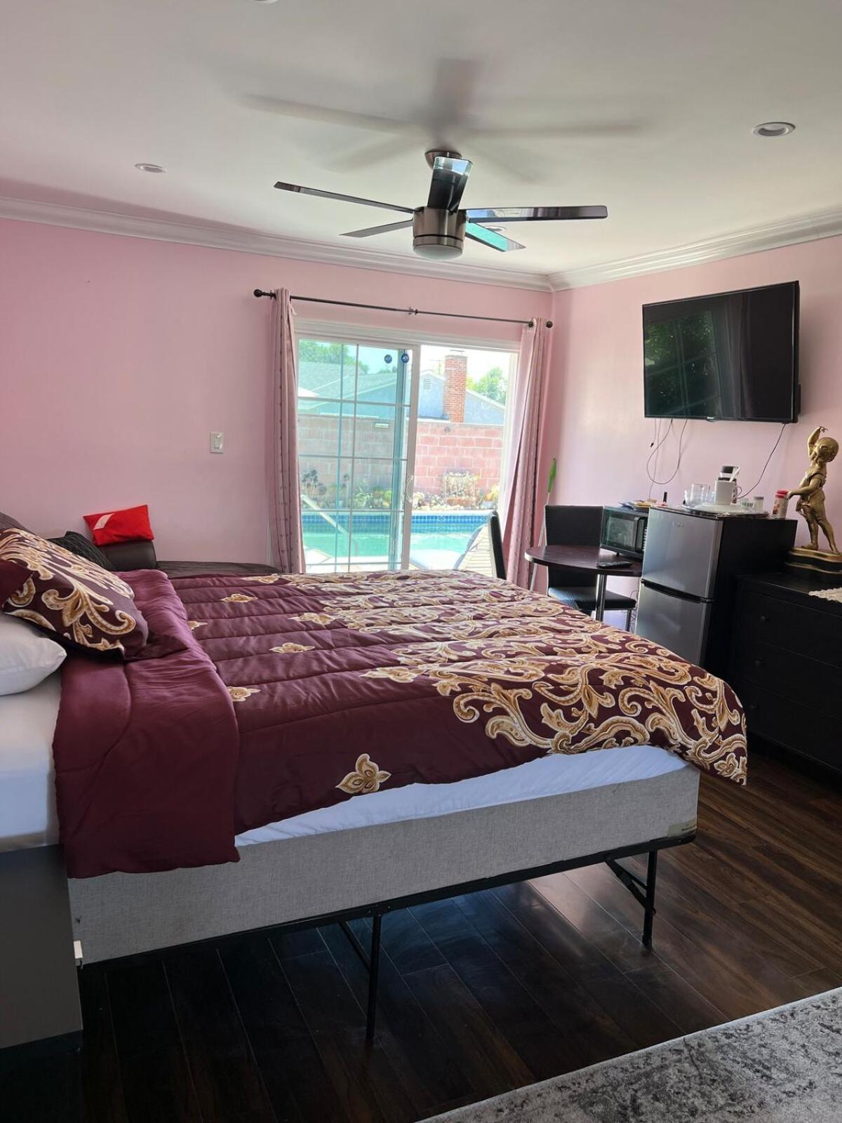 Apartment Pool Front Romantic Getaway Withprivate Entry Los Angeles