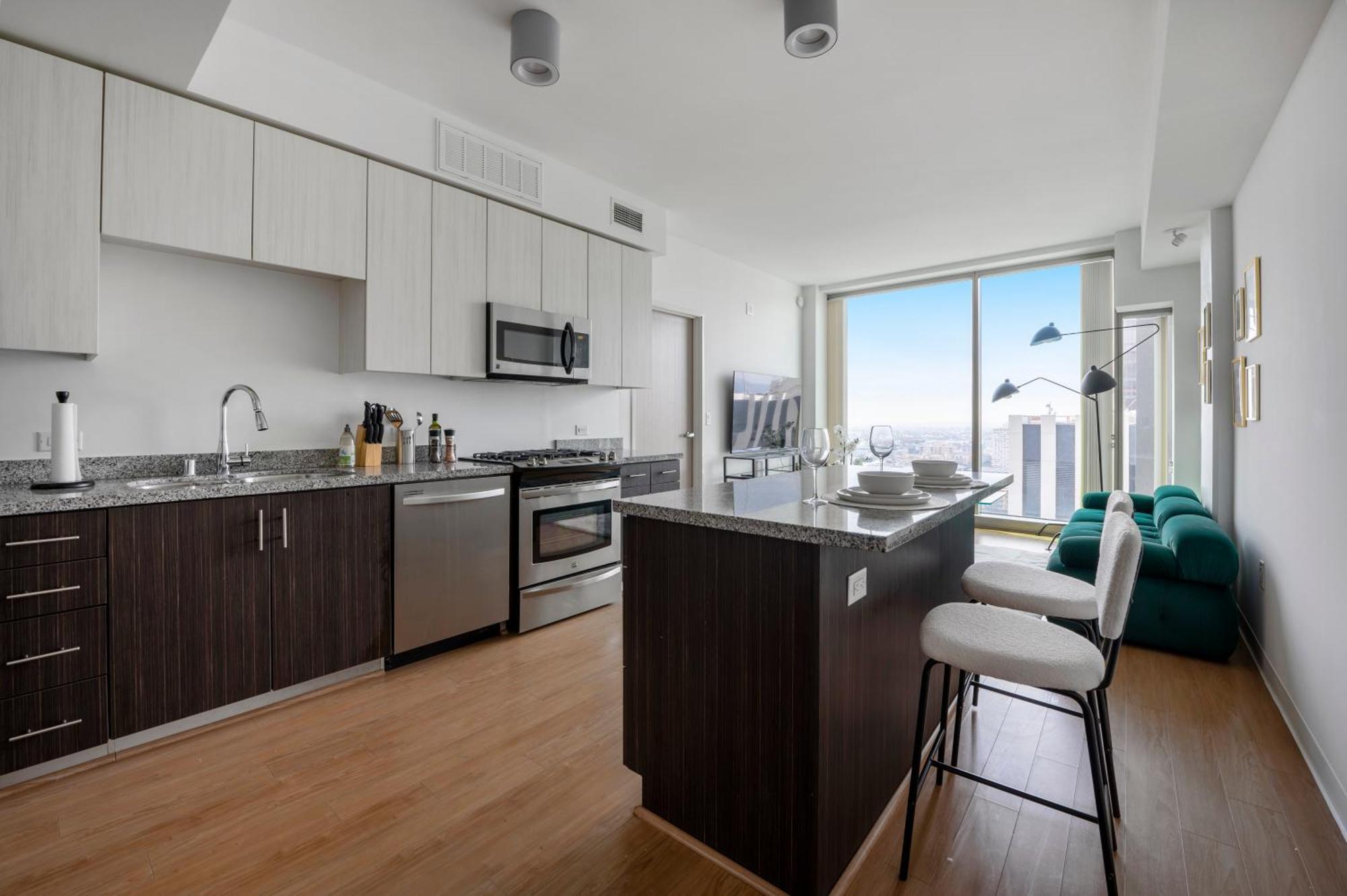 High Rise 1bdr With Pool, Parking, Gym * Los Angeles