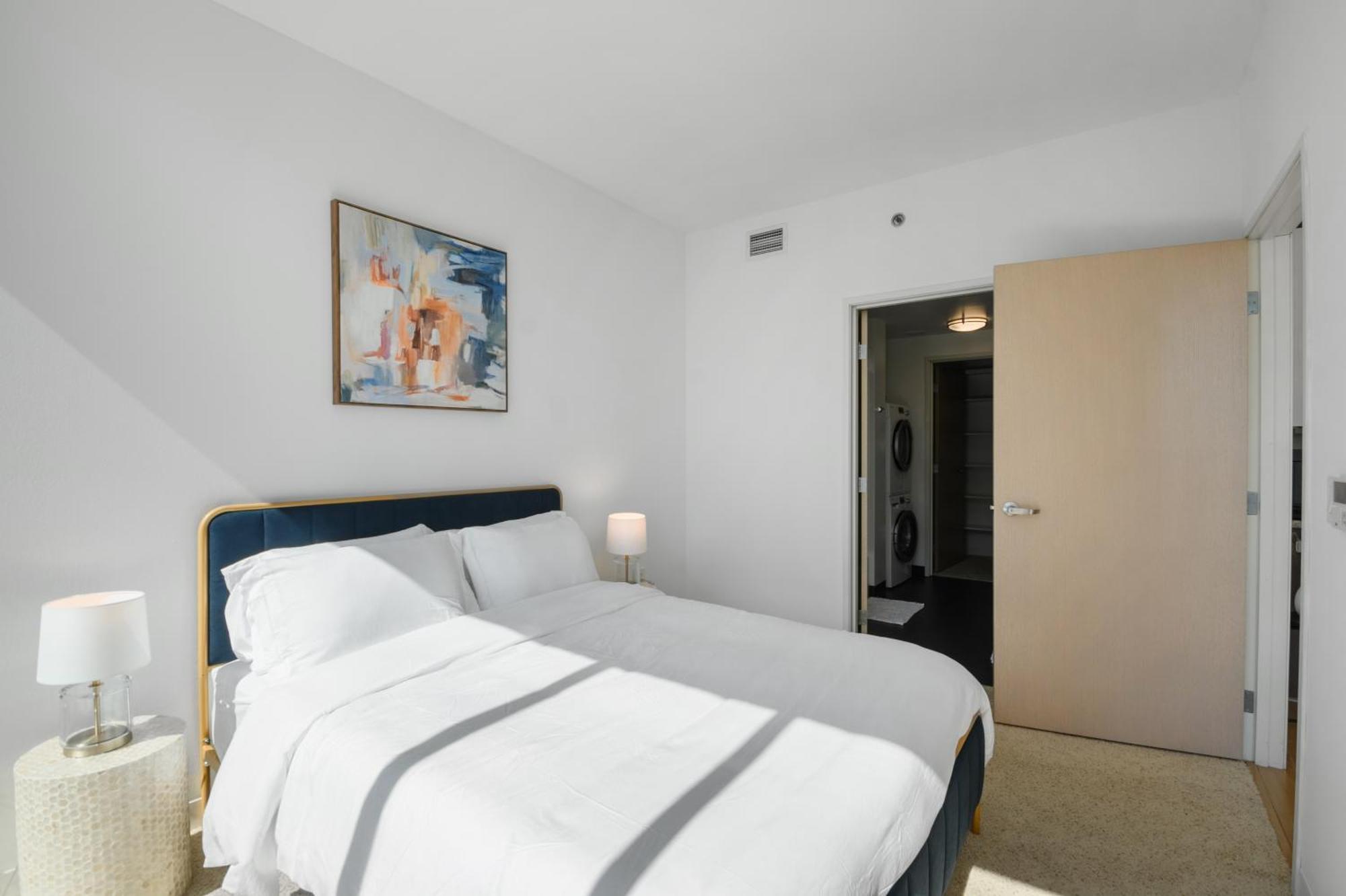 High Rise 1bdr With Pool, Parking, Gym