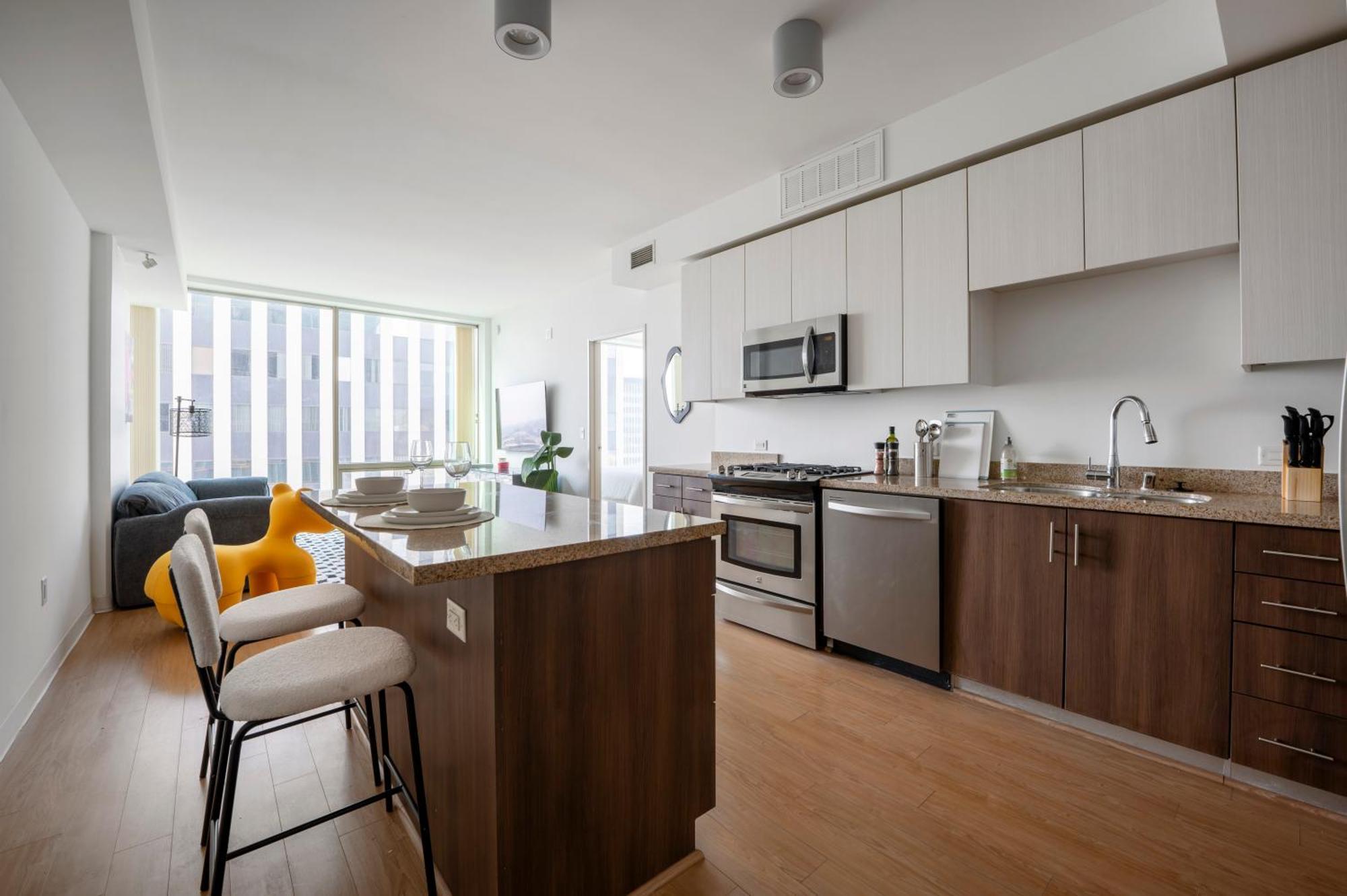 Apartment High Rise 1bdr With Pool, Parking, Gym