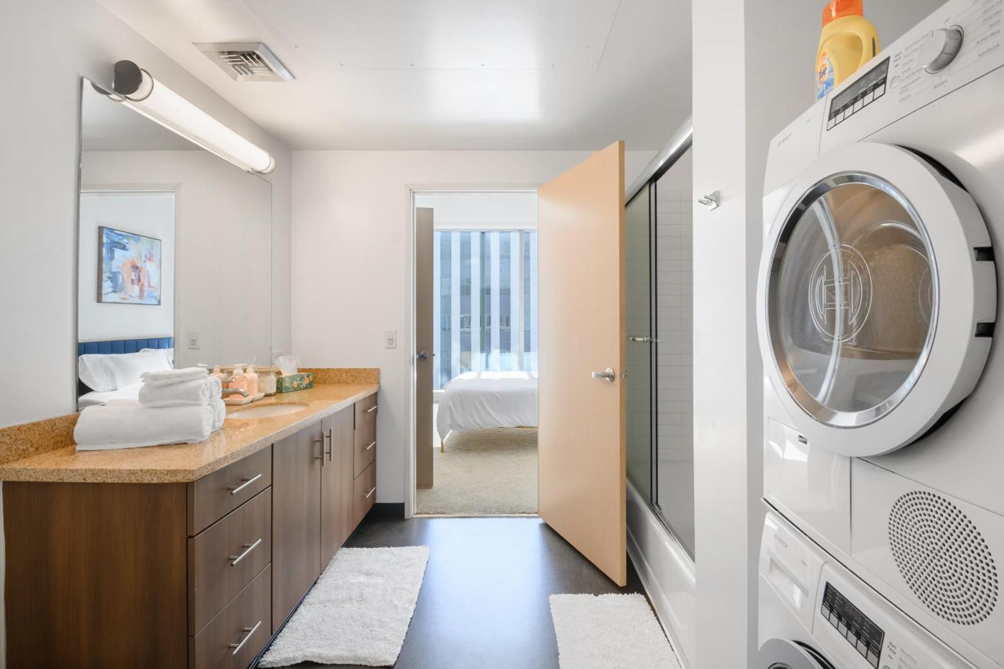 High Rise 1bdr With Pool, Parking, Gym