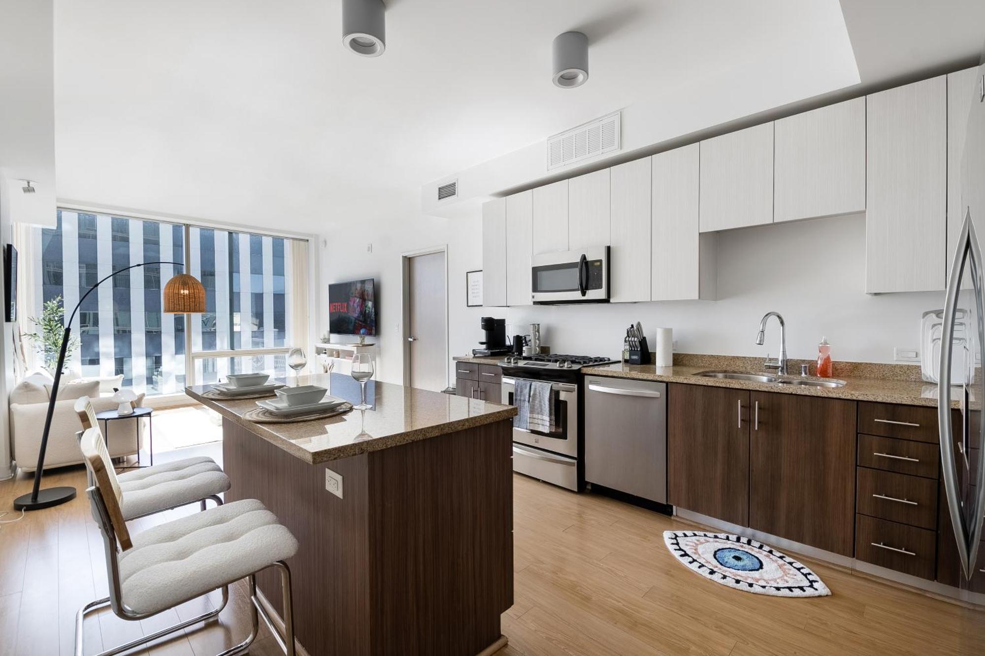 High Rise 1bdr With Pool, Parking, Gym Apartment Los Angeles