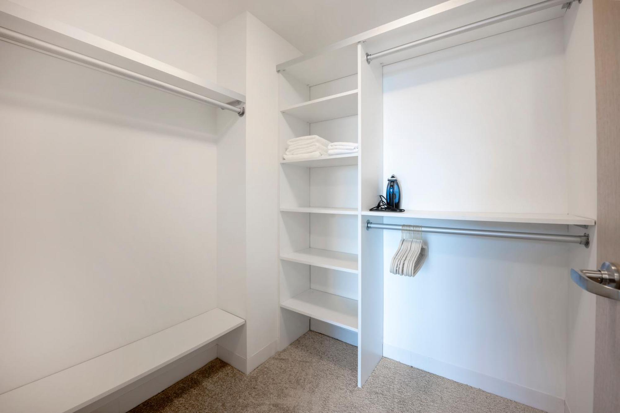 Apartment High Rise 1bdr With Pool, Parking, Gym Los Angeles