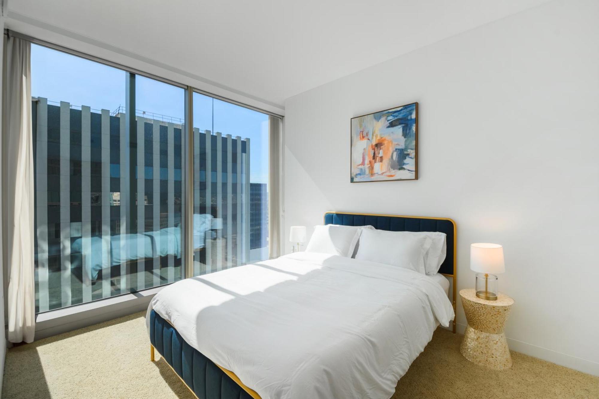 High Rise 1bdr With Pool, Parking, Gym * Los Angeles