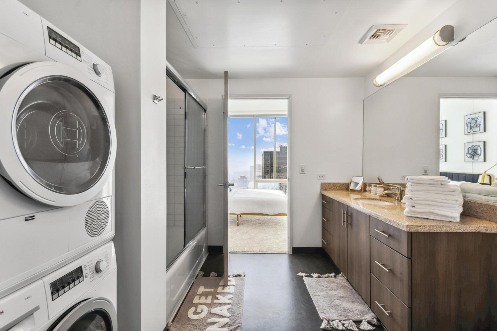 High Rise 1bdr With Pool, Parking, Gym *