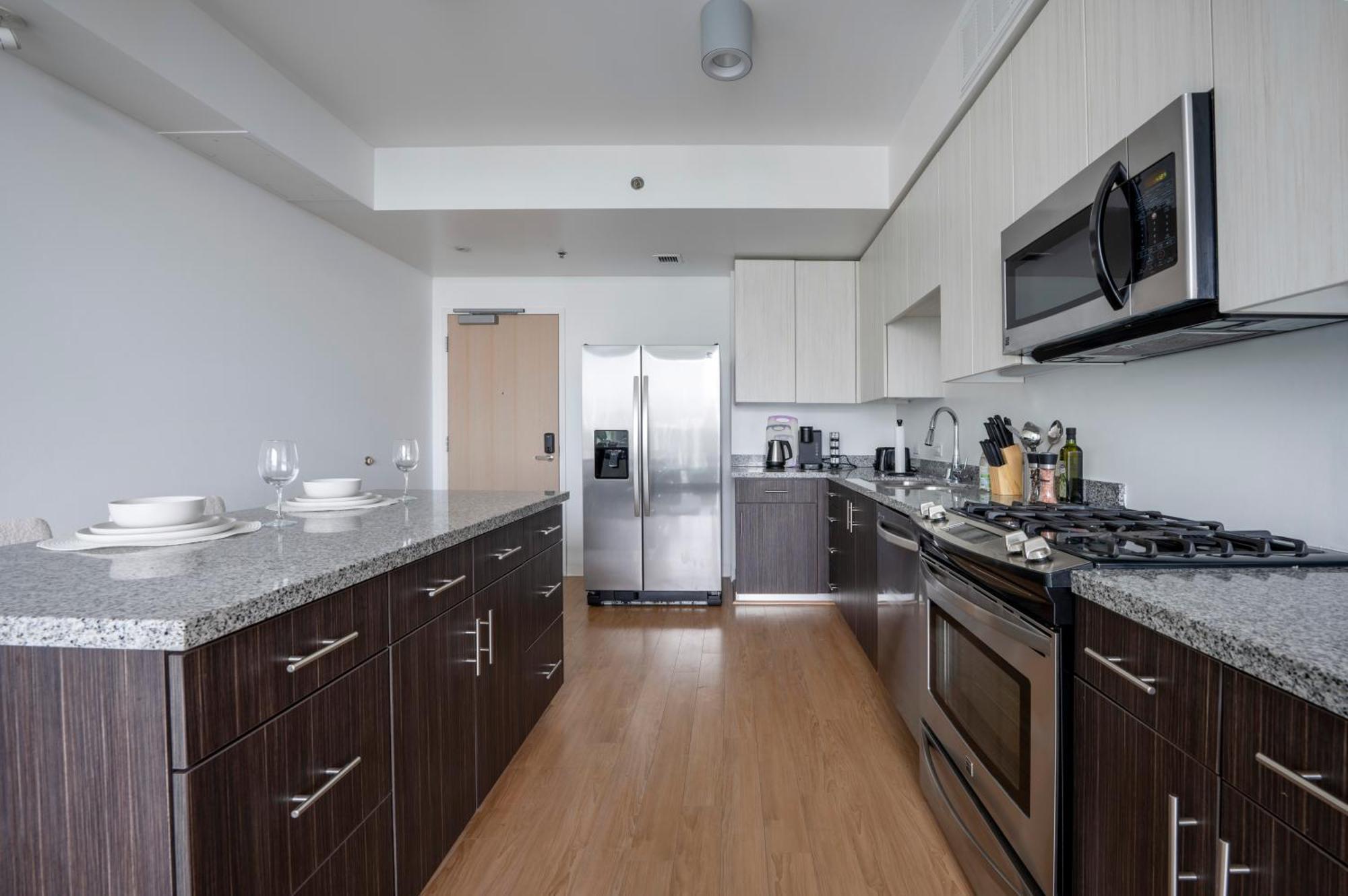 High Rise 1bdr With Pool, Parking, Gym * Los Angeles