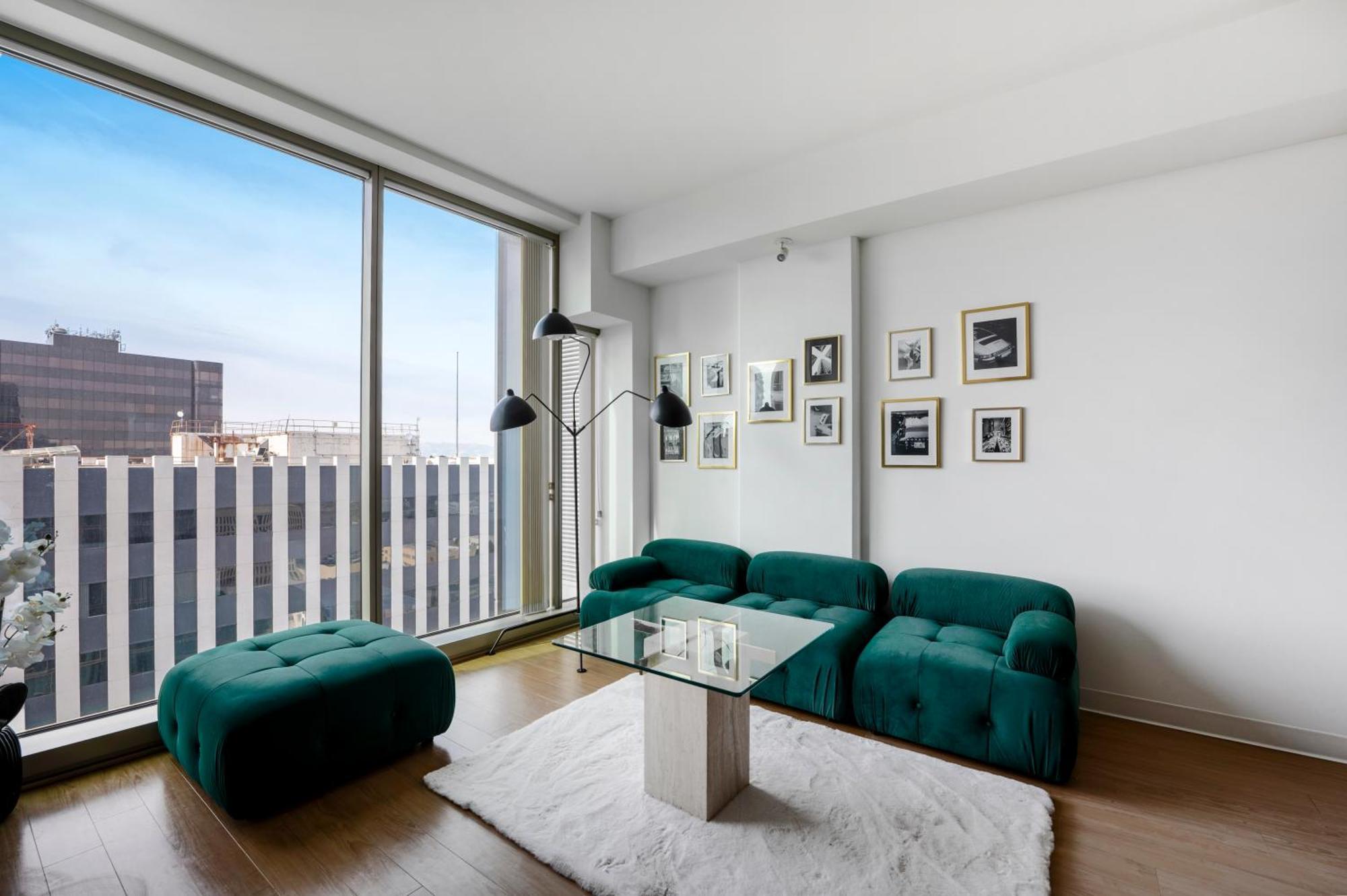High Rise 1bdr With Pool, Parking, Gym Apartment Los Angeles