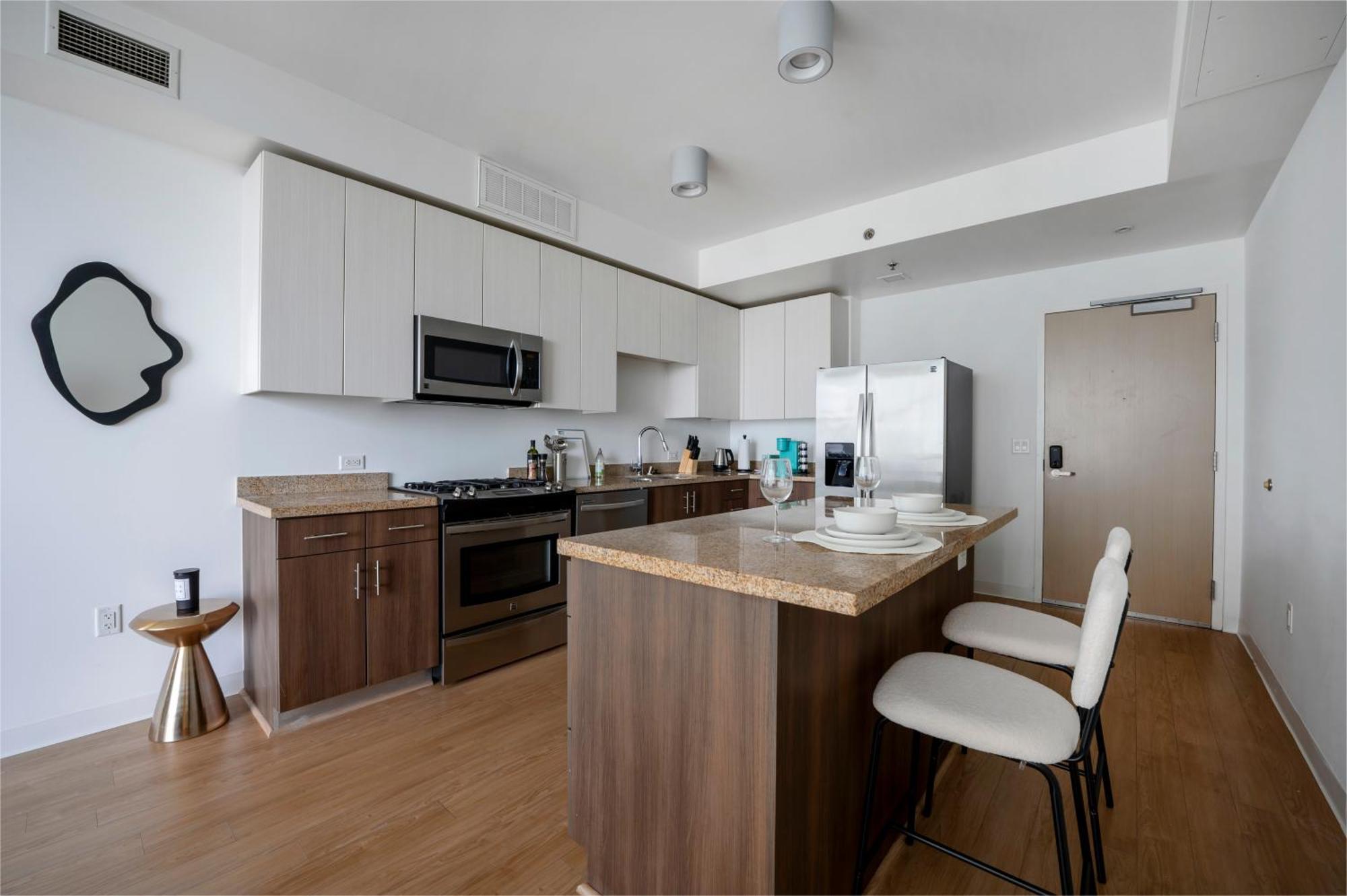 Apartment High Rise 1bdr With Pool, Parking, Gym
