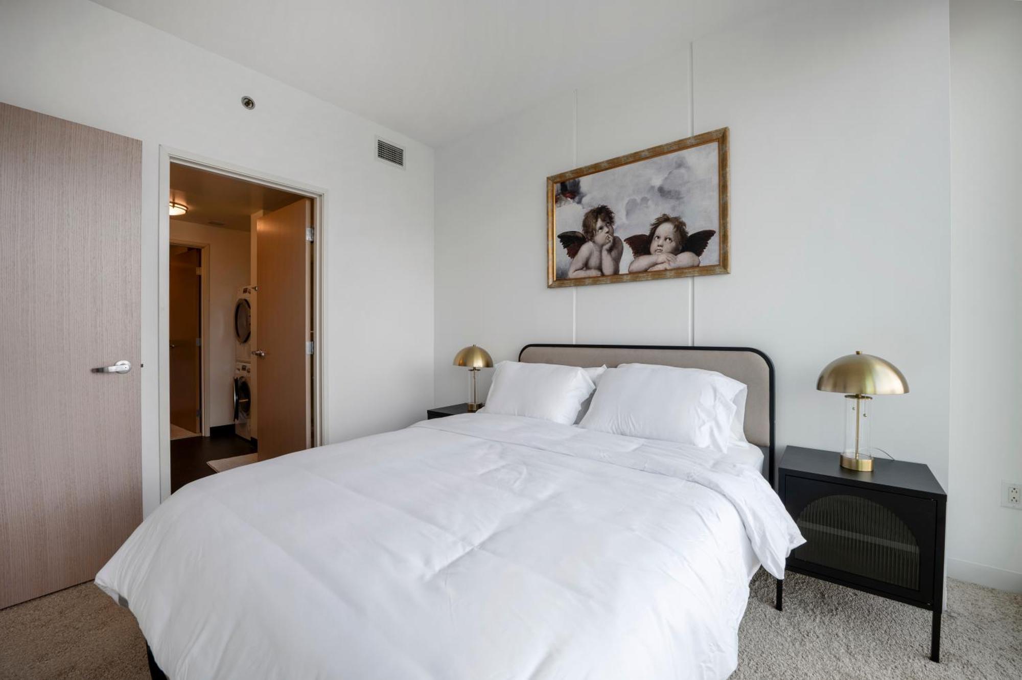High Rise 1bdr With Pool, Parking, Gym *