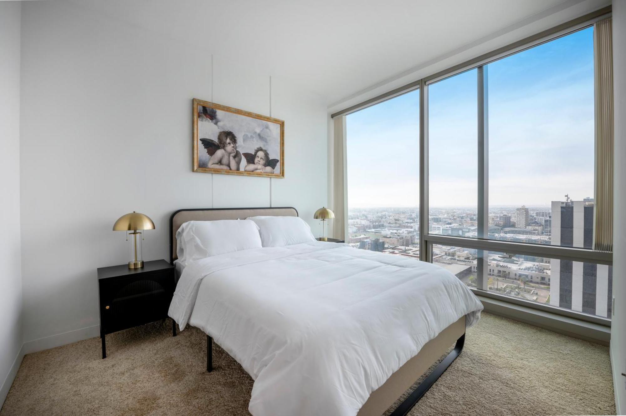 High Rise 1bdr With Pool, Parking, Gym