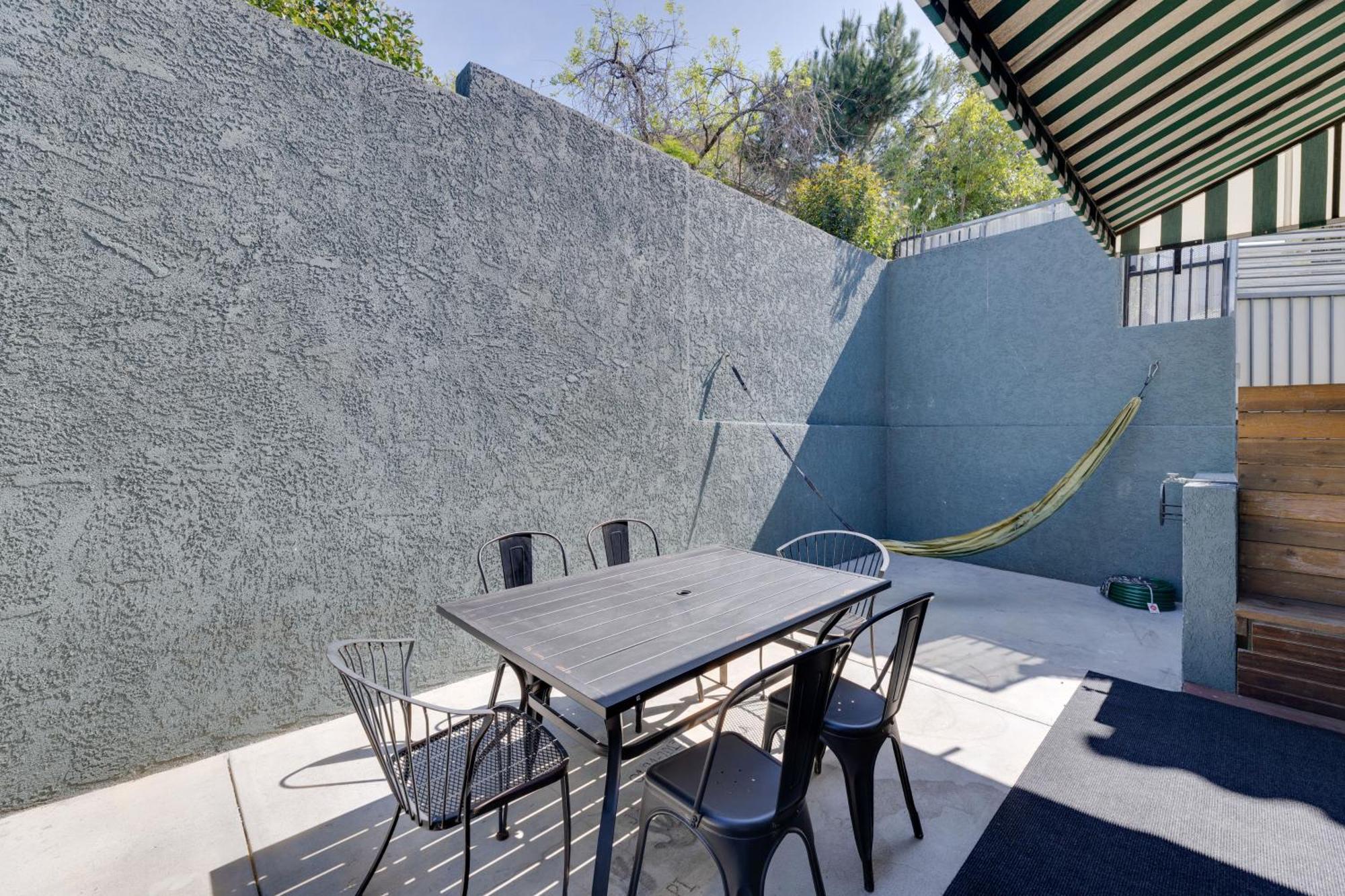 Apartment 4 Mi To Griffith Park And Play In La! *