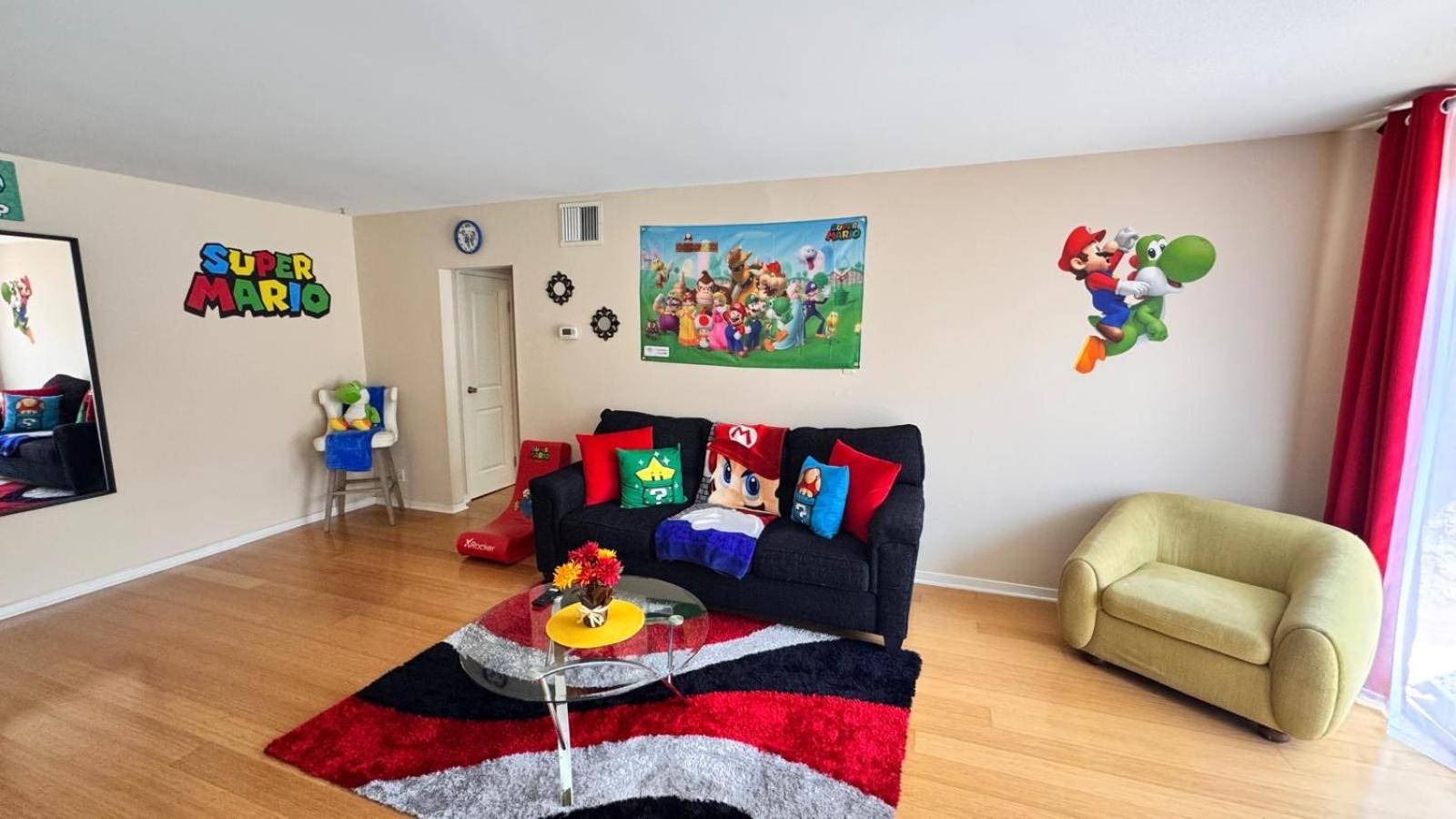 Mario, Harry Potter, & Not Themed Loft Universal 10min Loft Apartment
