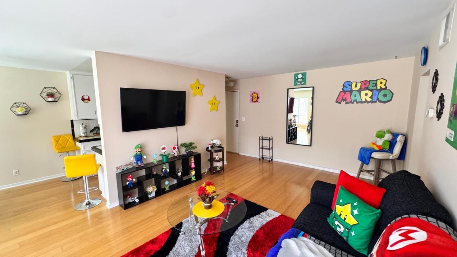 Apartment Mario, Harry Potter, & Not Themed Loft Universal 10min Loft
