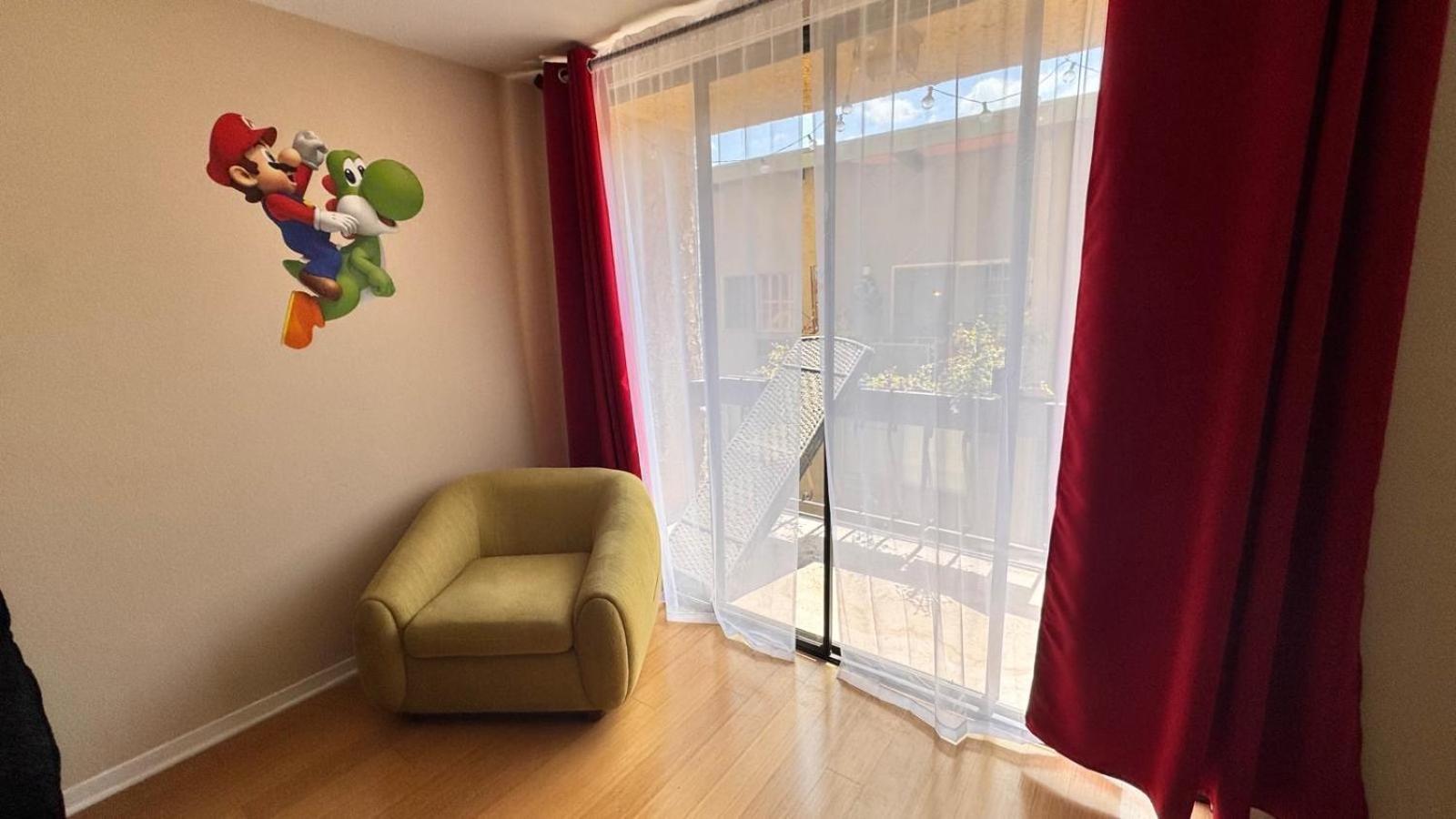 Apartment Mario, Harry Potter, & Not Themed Loft Universal 10min Loft *