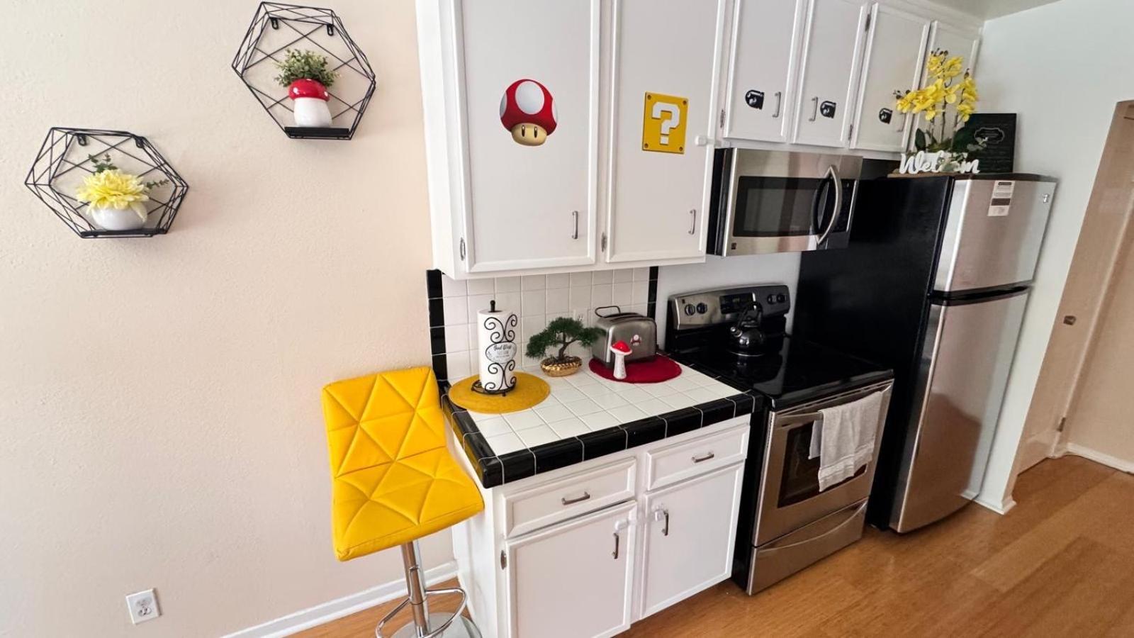 Mario, Harry Potter, & Not Themed Loft Universal 10min Loft Apartment *