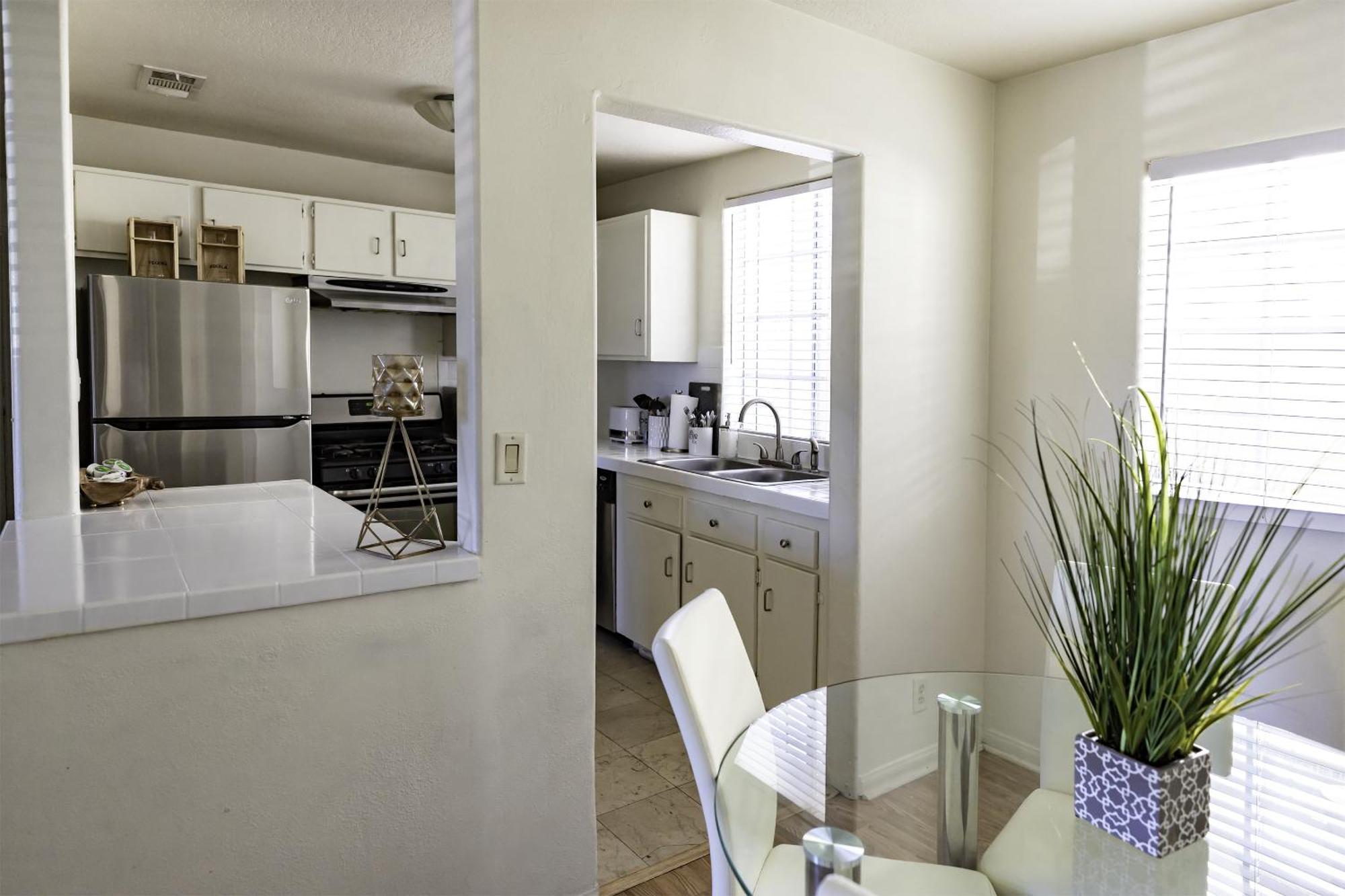 Apartment Luxurious 5-bedroom House 2 Free Parkings *