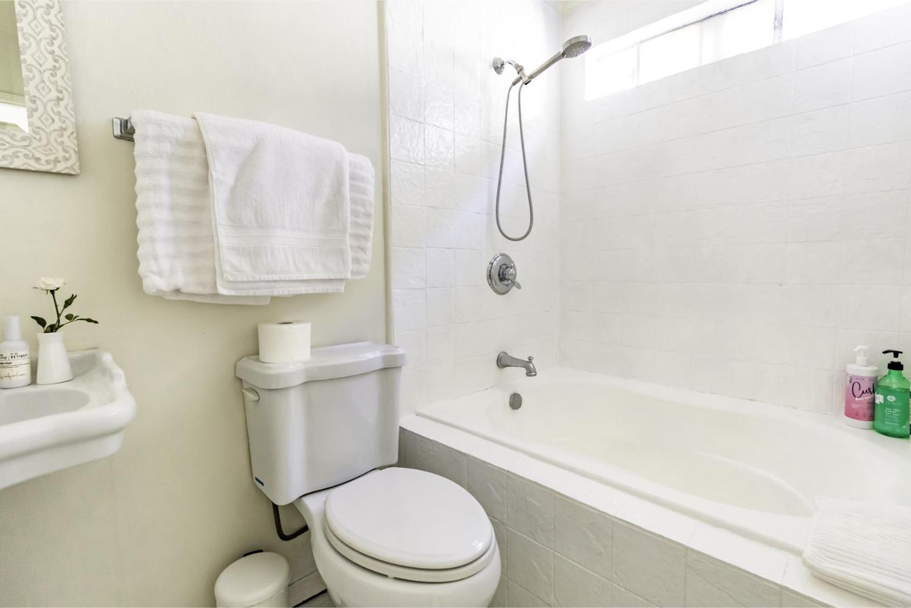 Luxurious 5-bedroom House 2 Free Parkings Apartment Los Angeles